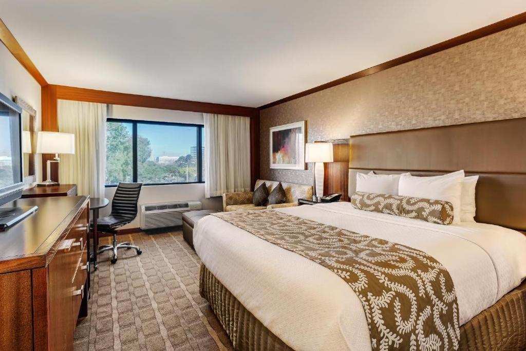 Crowne Plaza Hotel Foster City-San Mateo by IHG photo 12