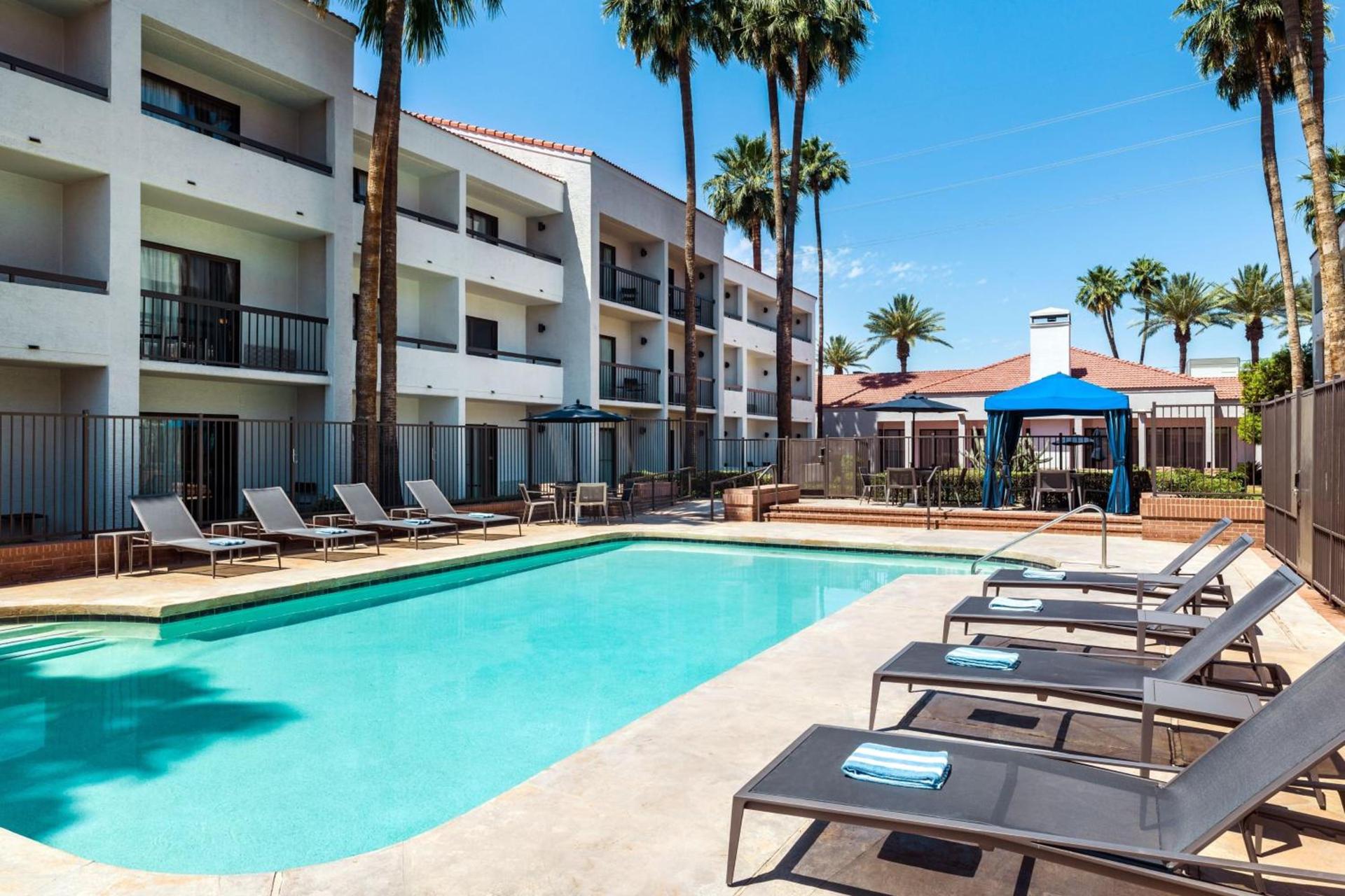 Courtyard by Marriott Phoenix North photo 2