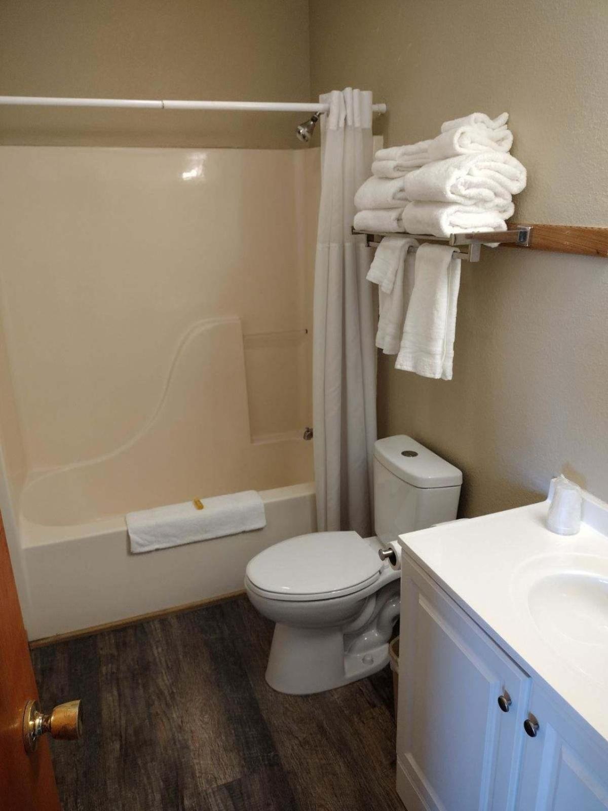 Cape Hatteras Motel photo 21