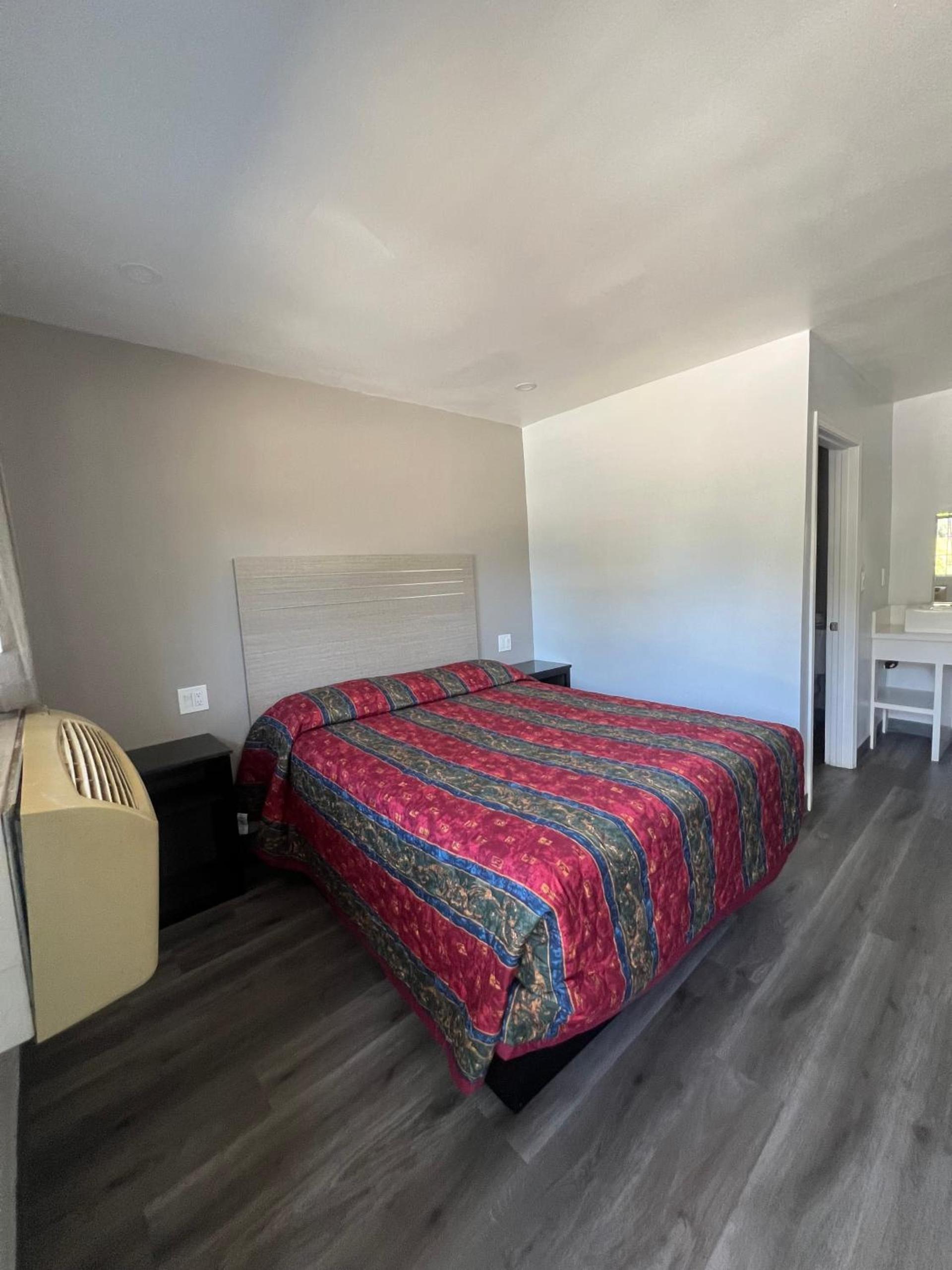 Eastsider Motel -Downtown LA New Rooms photo 13