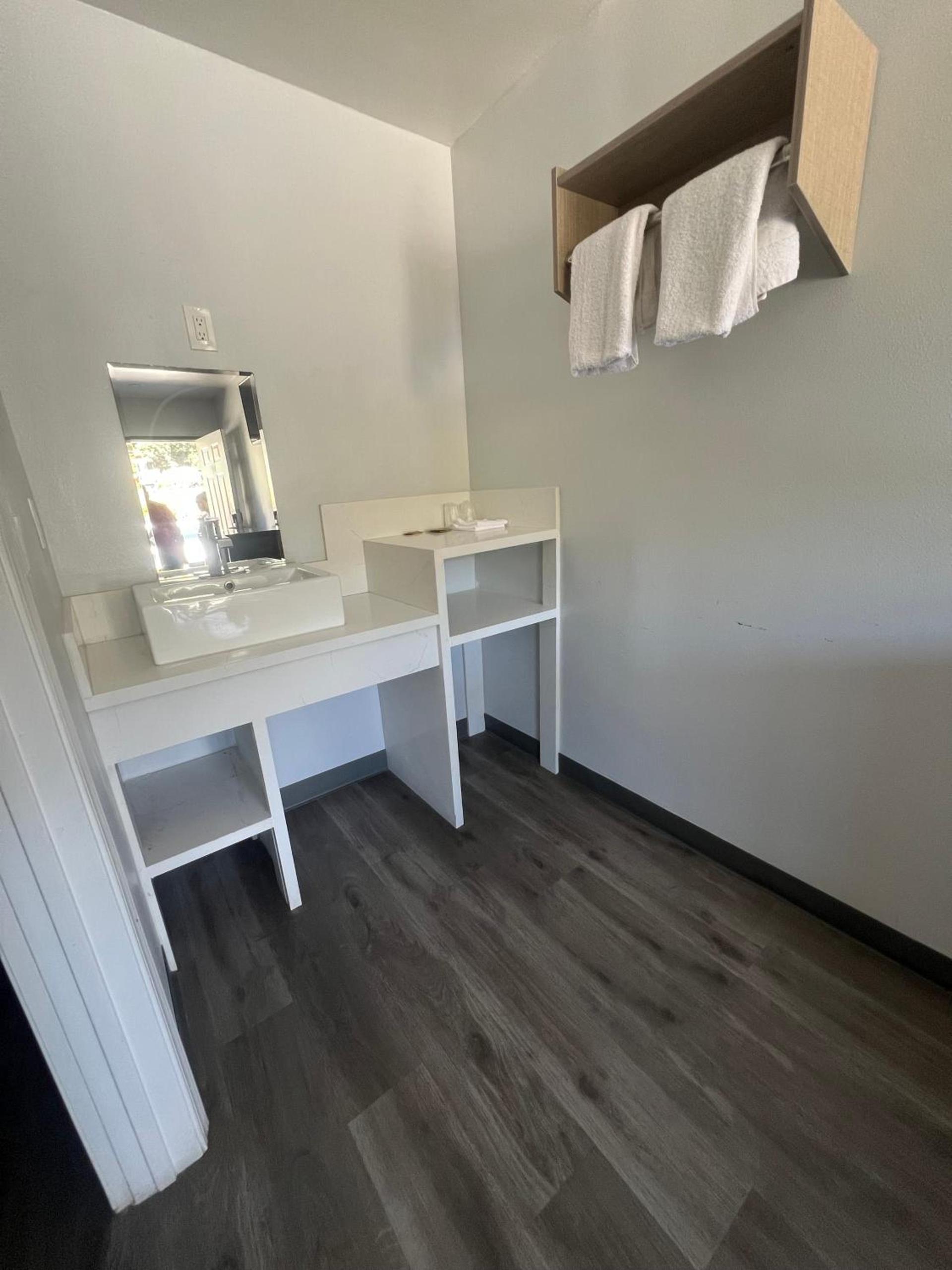 Eastsider Motel -Downtown LA New Rooms photo 2