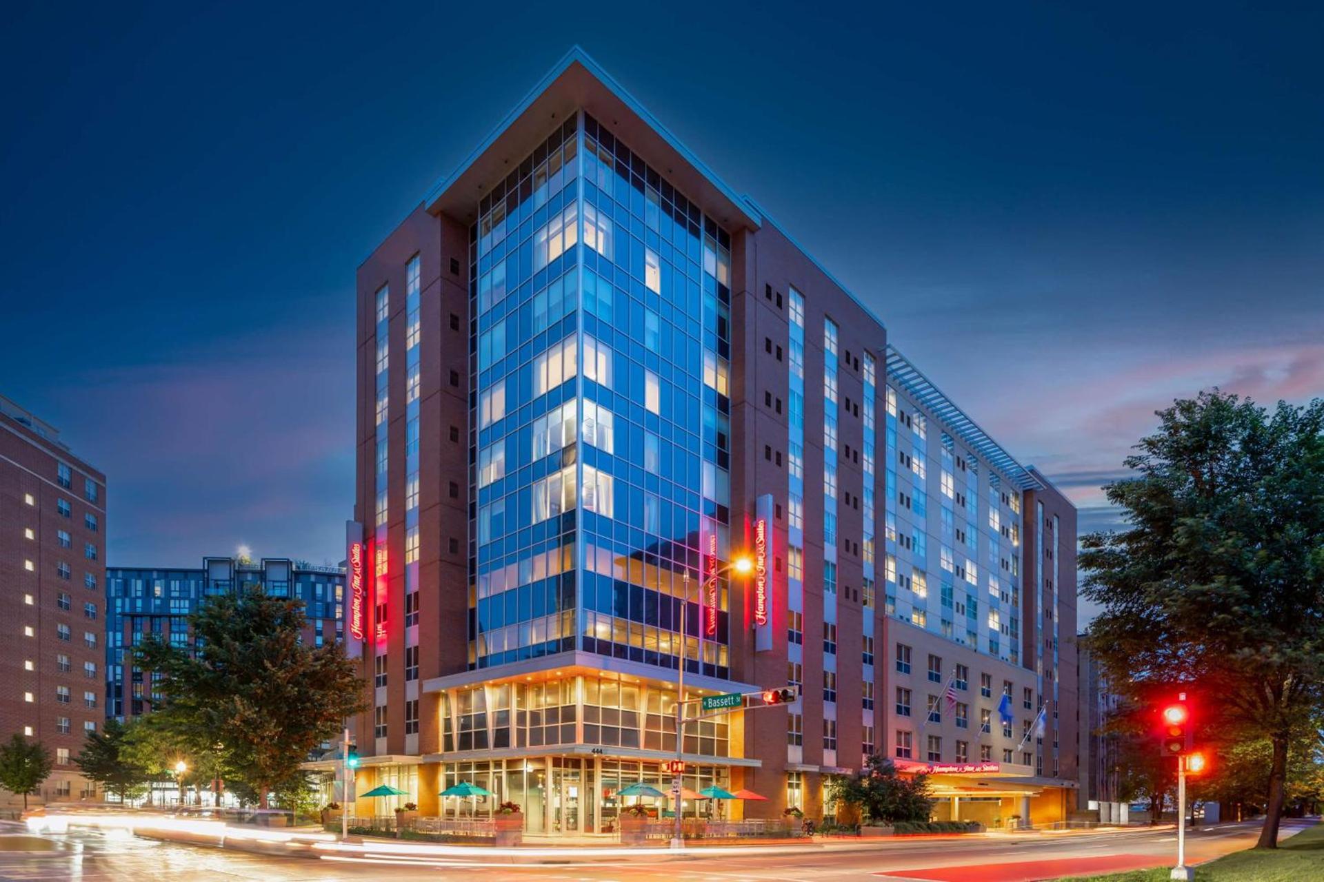 Hampton Inn & Suites Madison Downtown photo 2