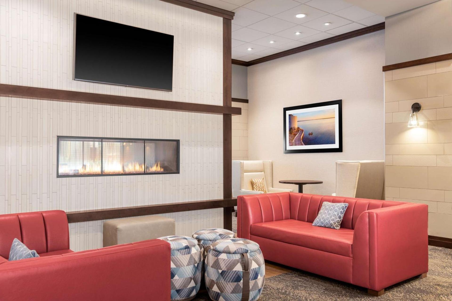 Hampton Inn & Suites Madison Downtown photo 5