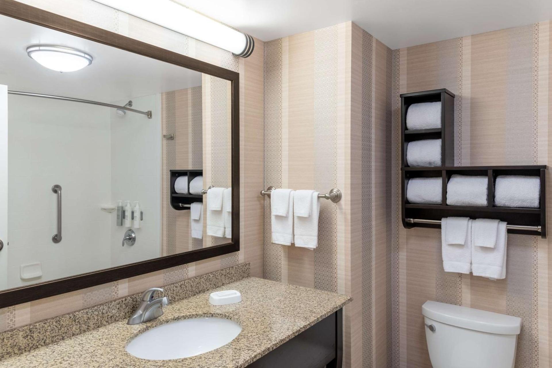 Hampton Inn & Suites Madison Downtown photo 25