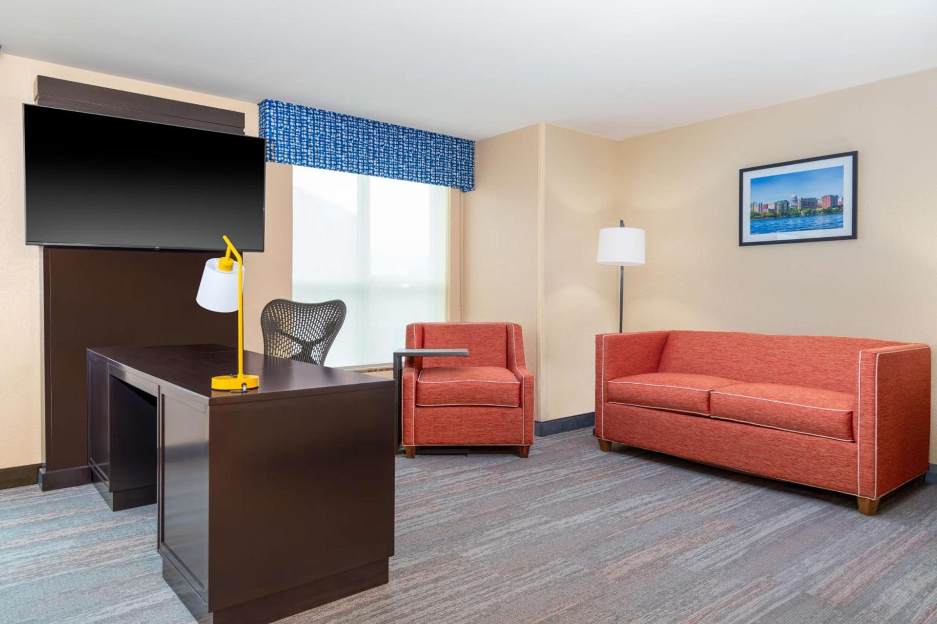 Hampton Inn & Suites Madison Downtown photo 26