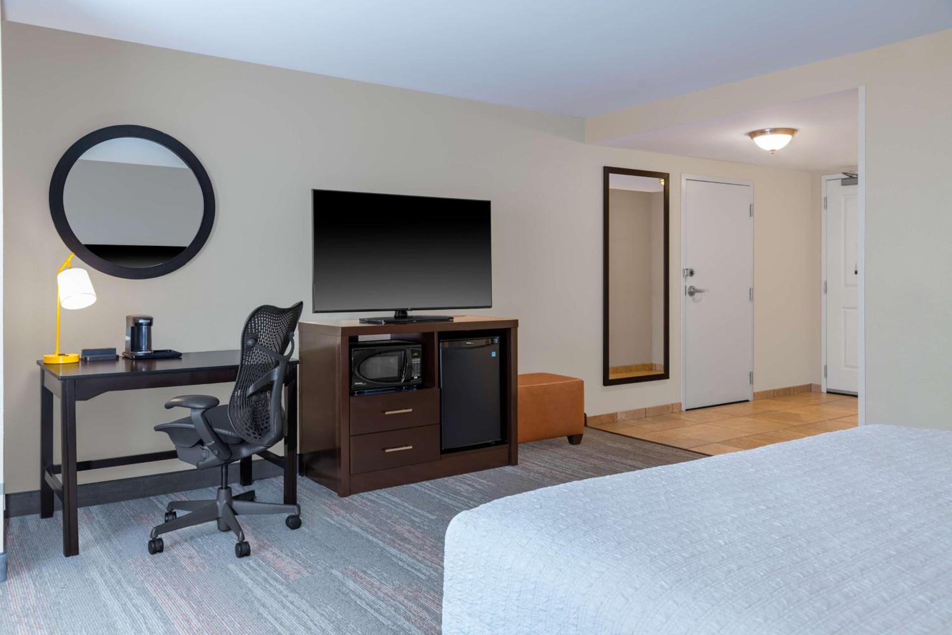 Hampton Inn & Suites Madison Downtown photo 27