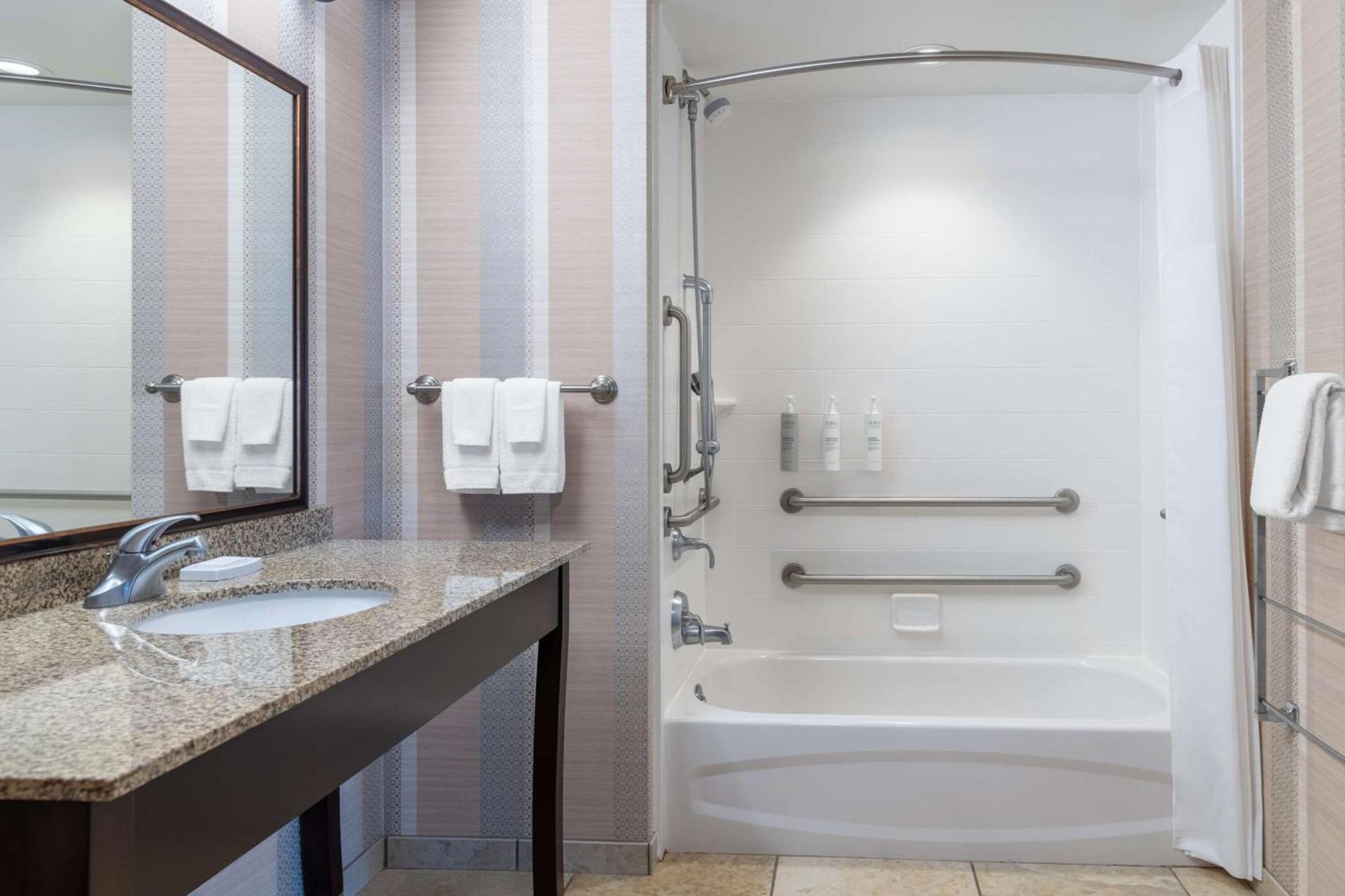 Hampton Inn & Suites Madison Downtown photo 28