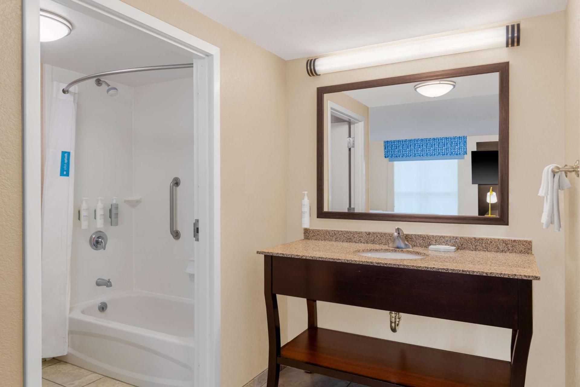 Hampton Inn & Suites Madison Downtown photo 32