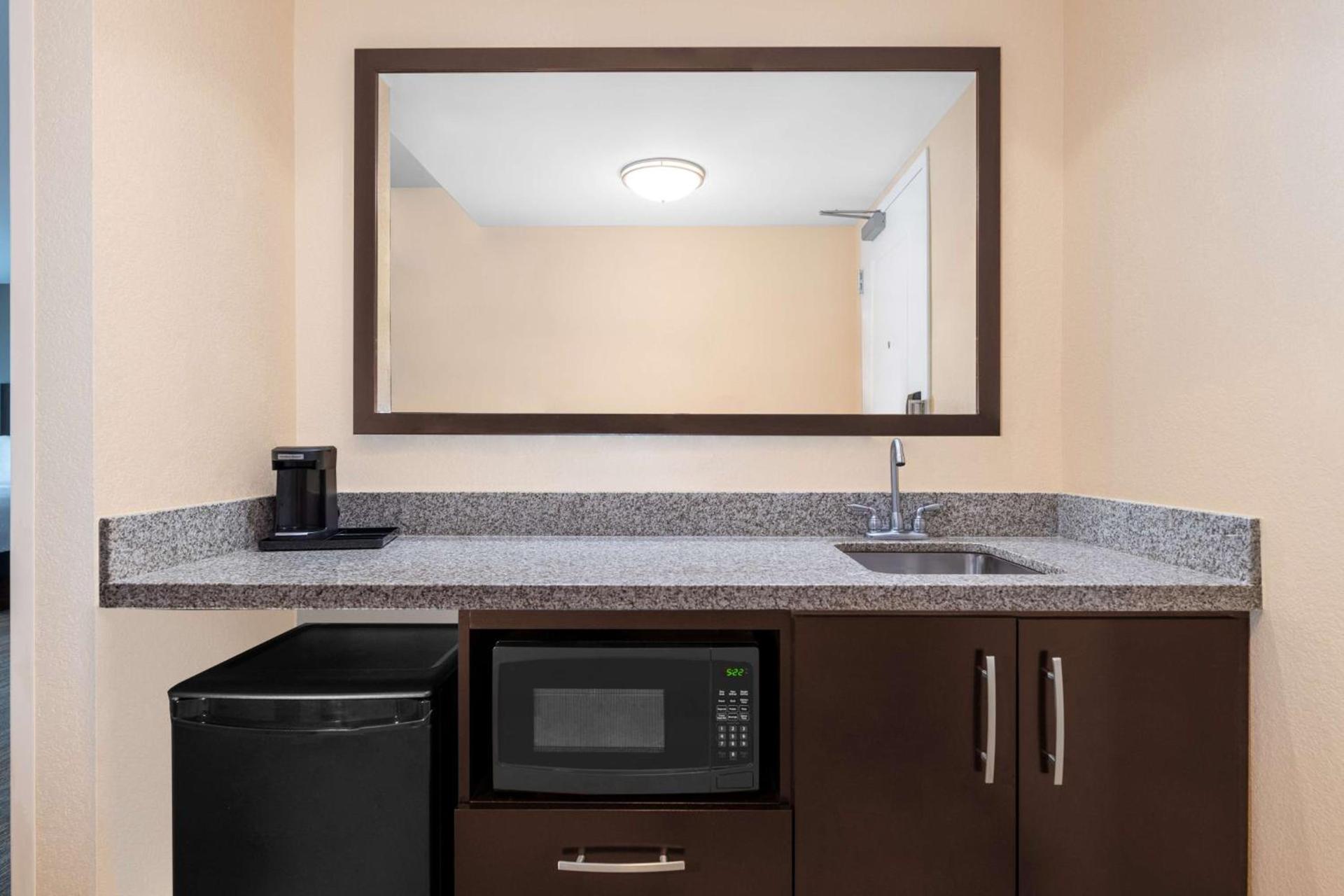 Hampton Inn & Suites Madison Downtown photo 33