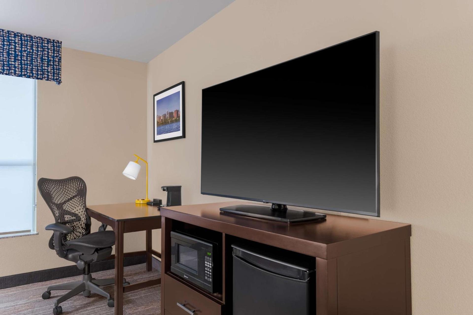 Hampton Inn & Suites Madison Downtown photo 34