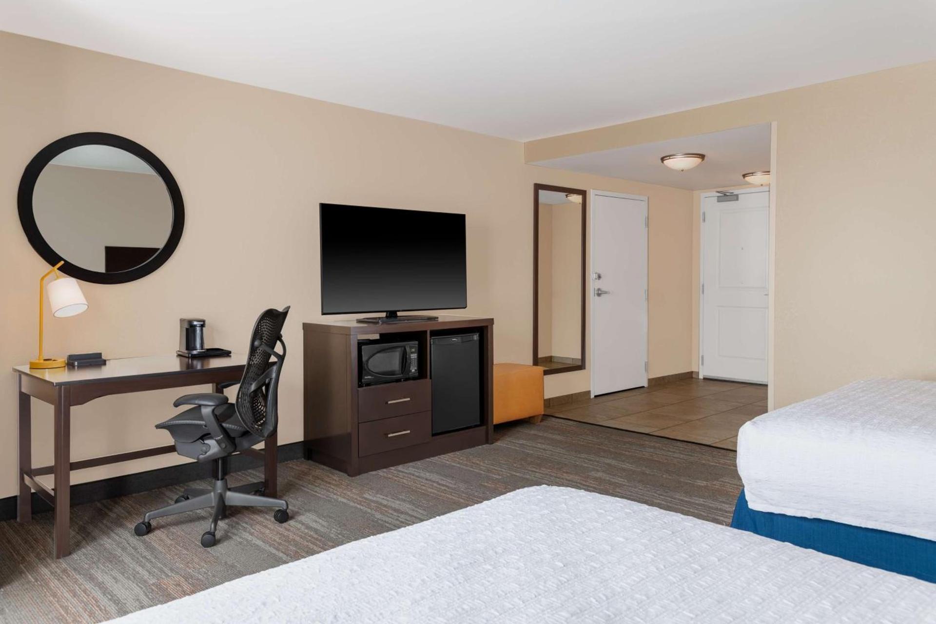 Hampton Inn & Suites Madison Downtown photo 37