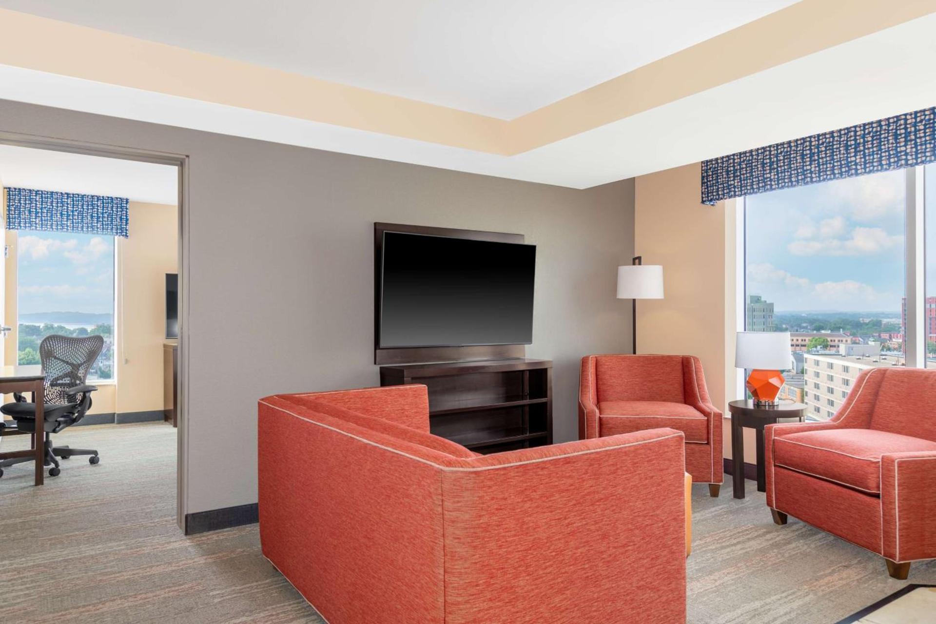 Hampton Inn & Suites Madison Downtown photo 41