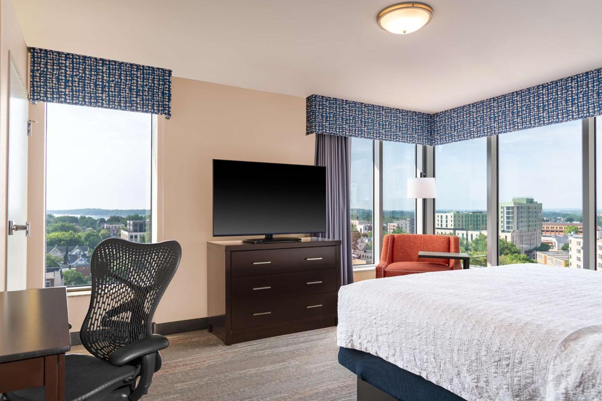 Hampton Inn & Suites Madison Downtown photo 42