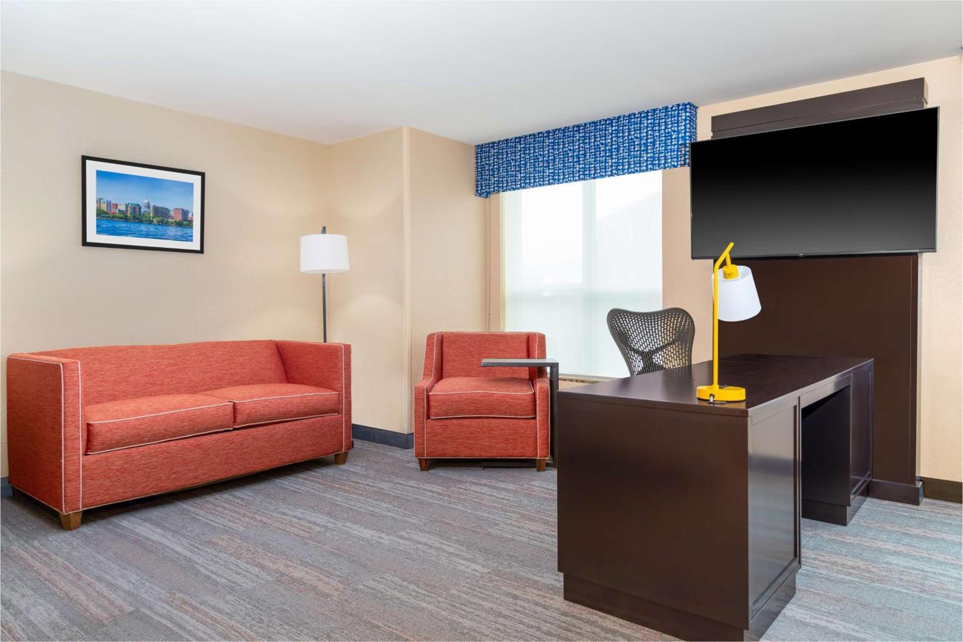 Hampton Inn & Suites Madison Downtown photo 43