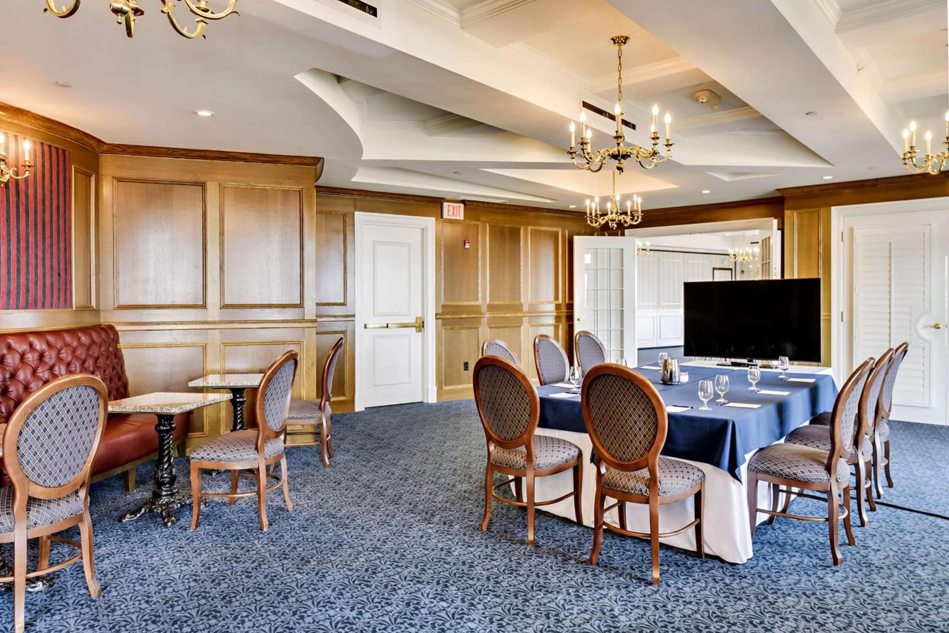 Madison Beach Hotel, Curio Collection by Hilton photo 85
