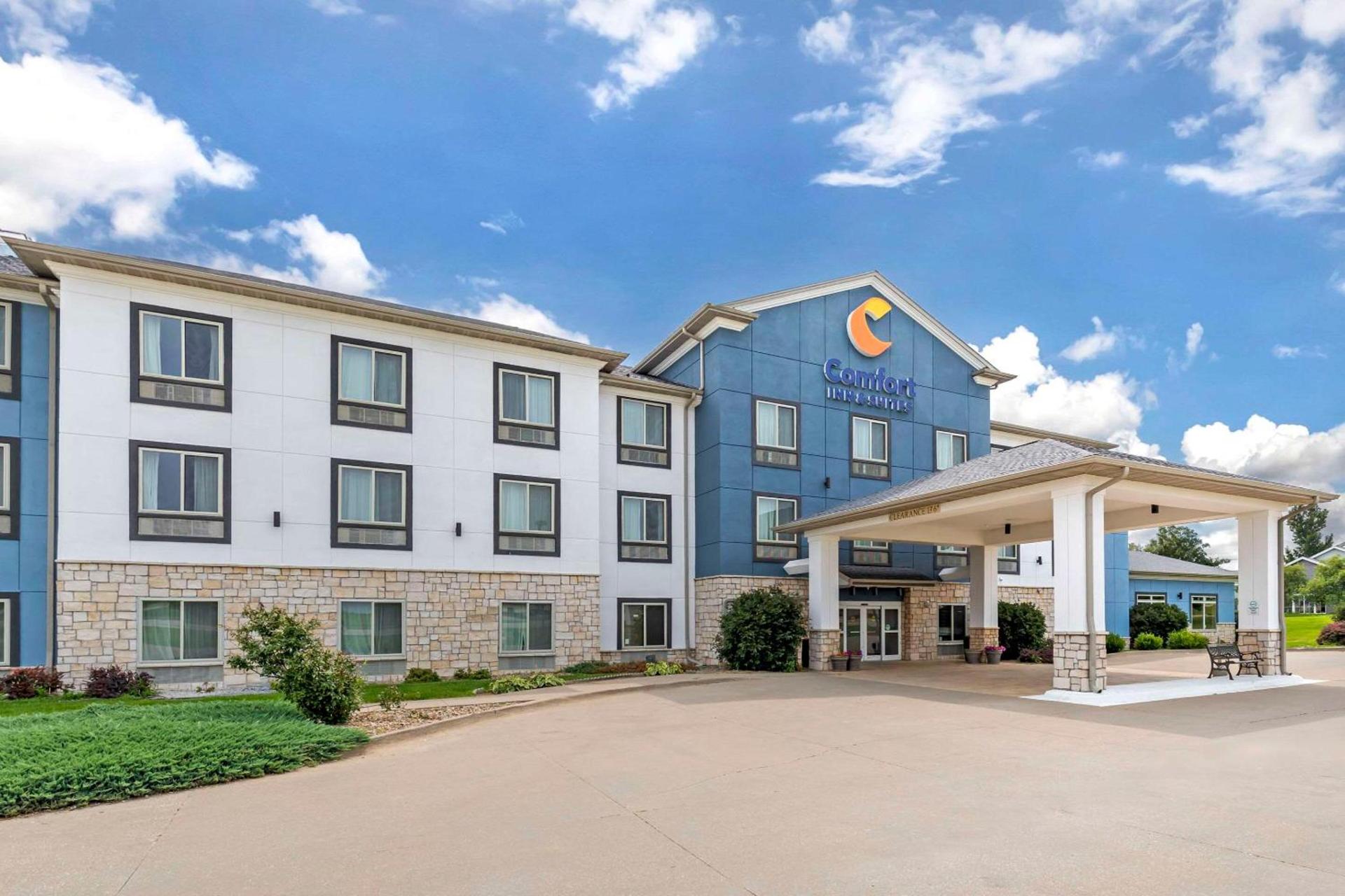 Comfort Inn & Suites Grinnell near I-80 photo 2