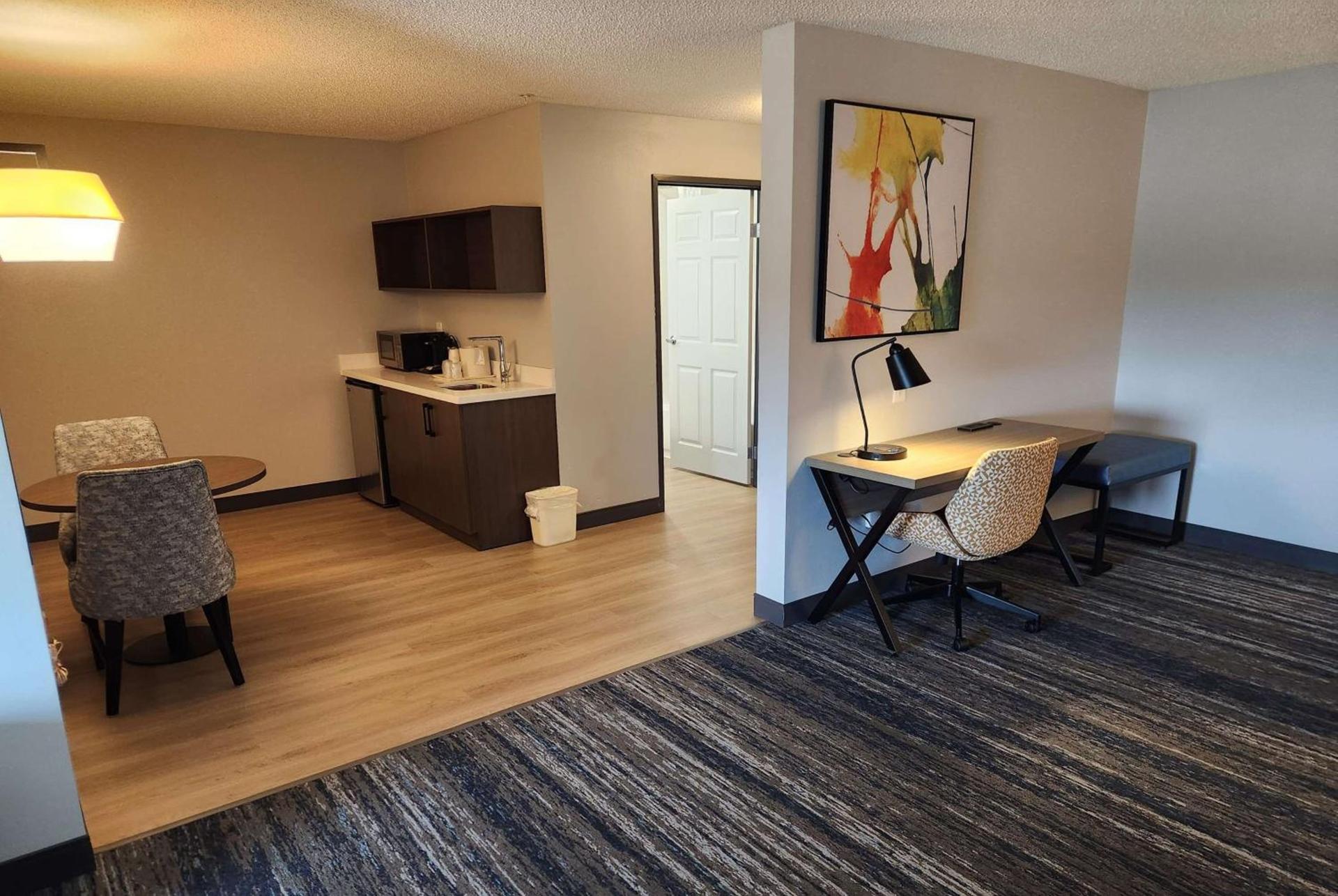 La Quinta by Wyndham Warner Robins - Robins AFB photo 21