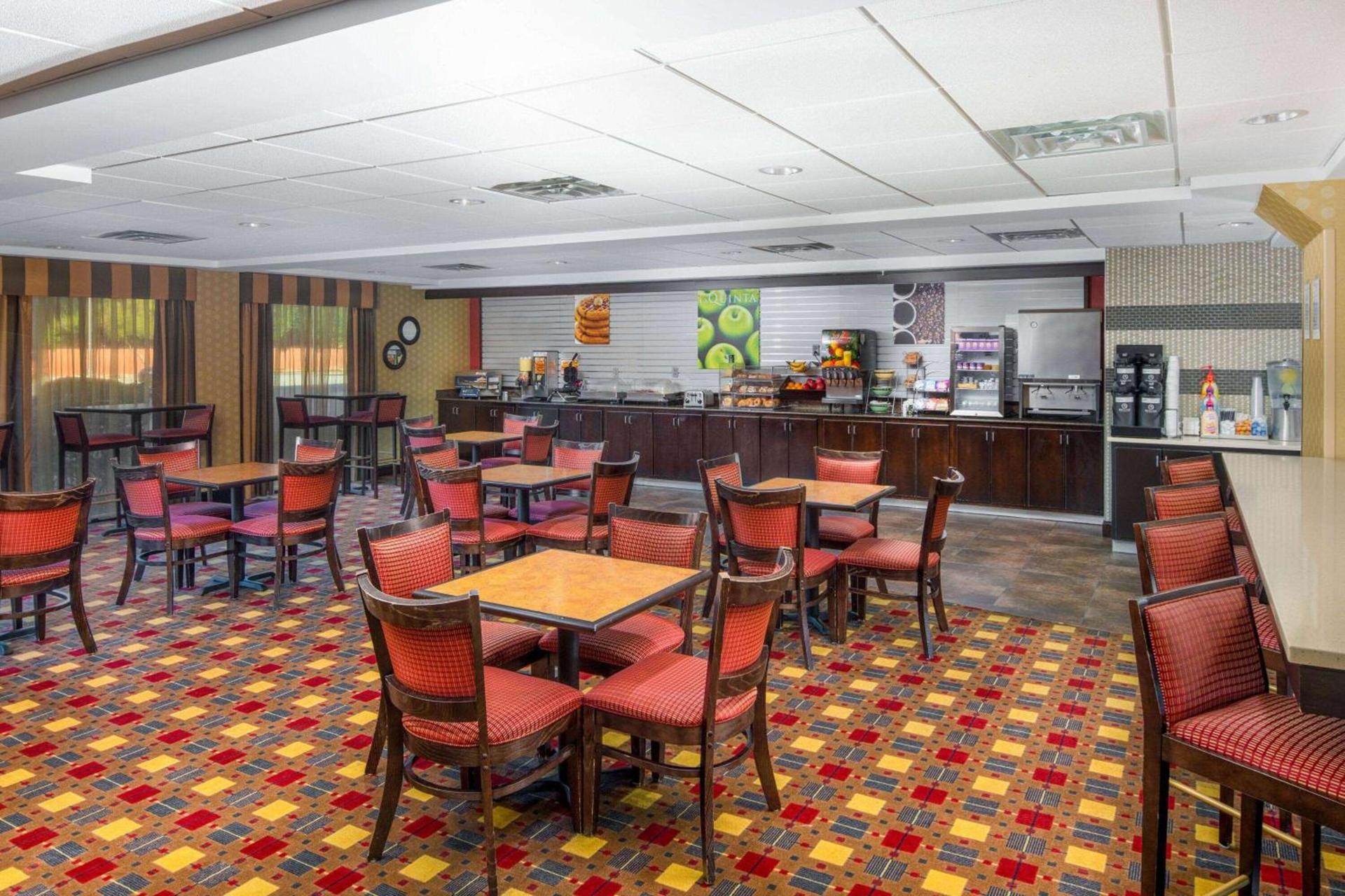 La Quinta by Wyndham Warner Robins - Robins AFB photo 36