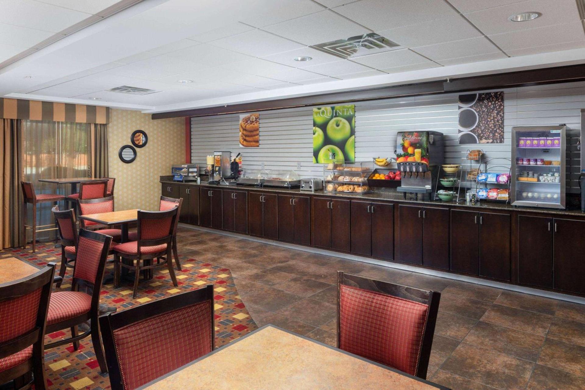 La Quinta by Wyndham Warner Robins - Robins AFB photo 35
