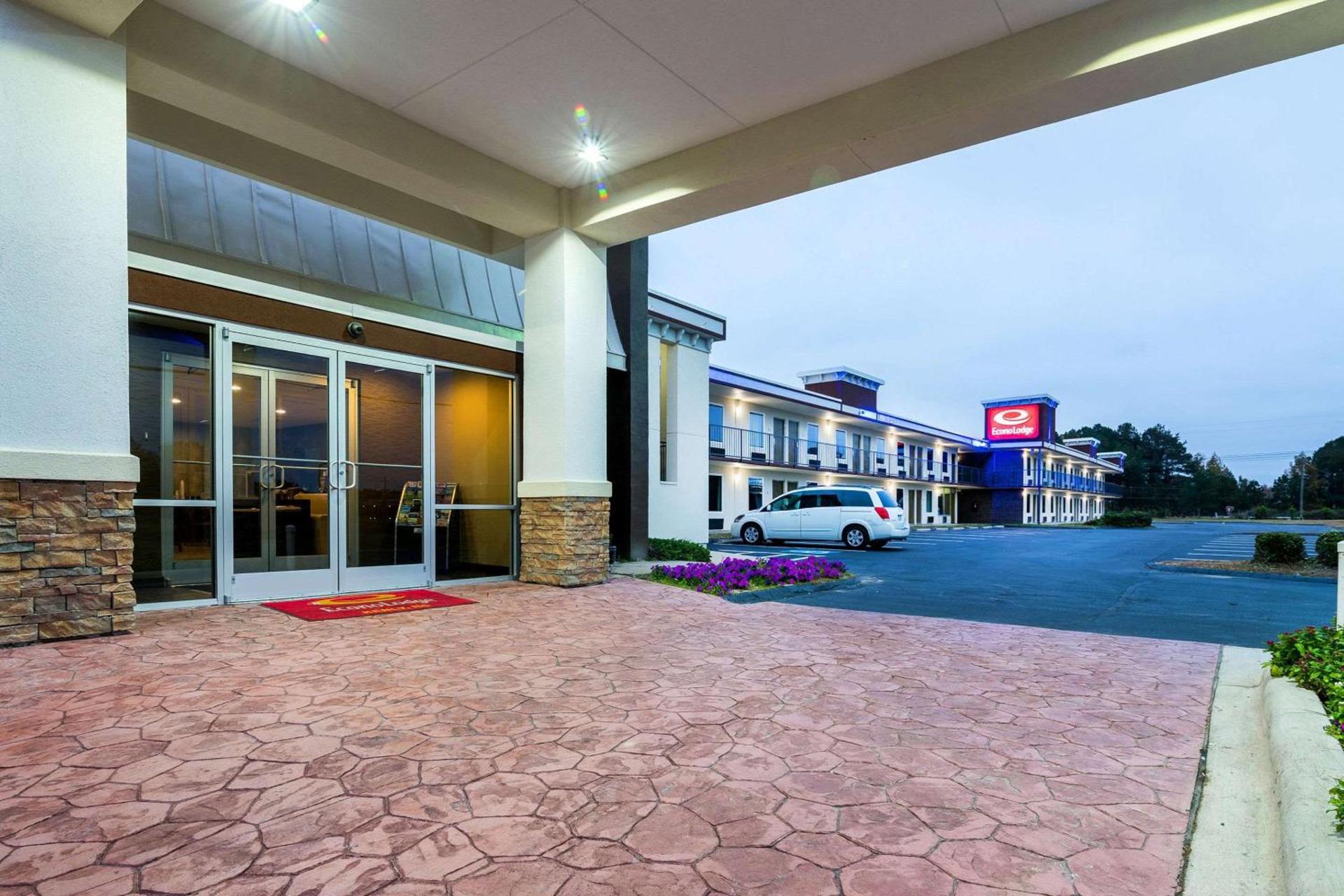 Econo Lodge Selma - Smithfield photo 2