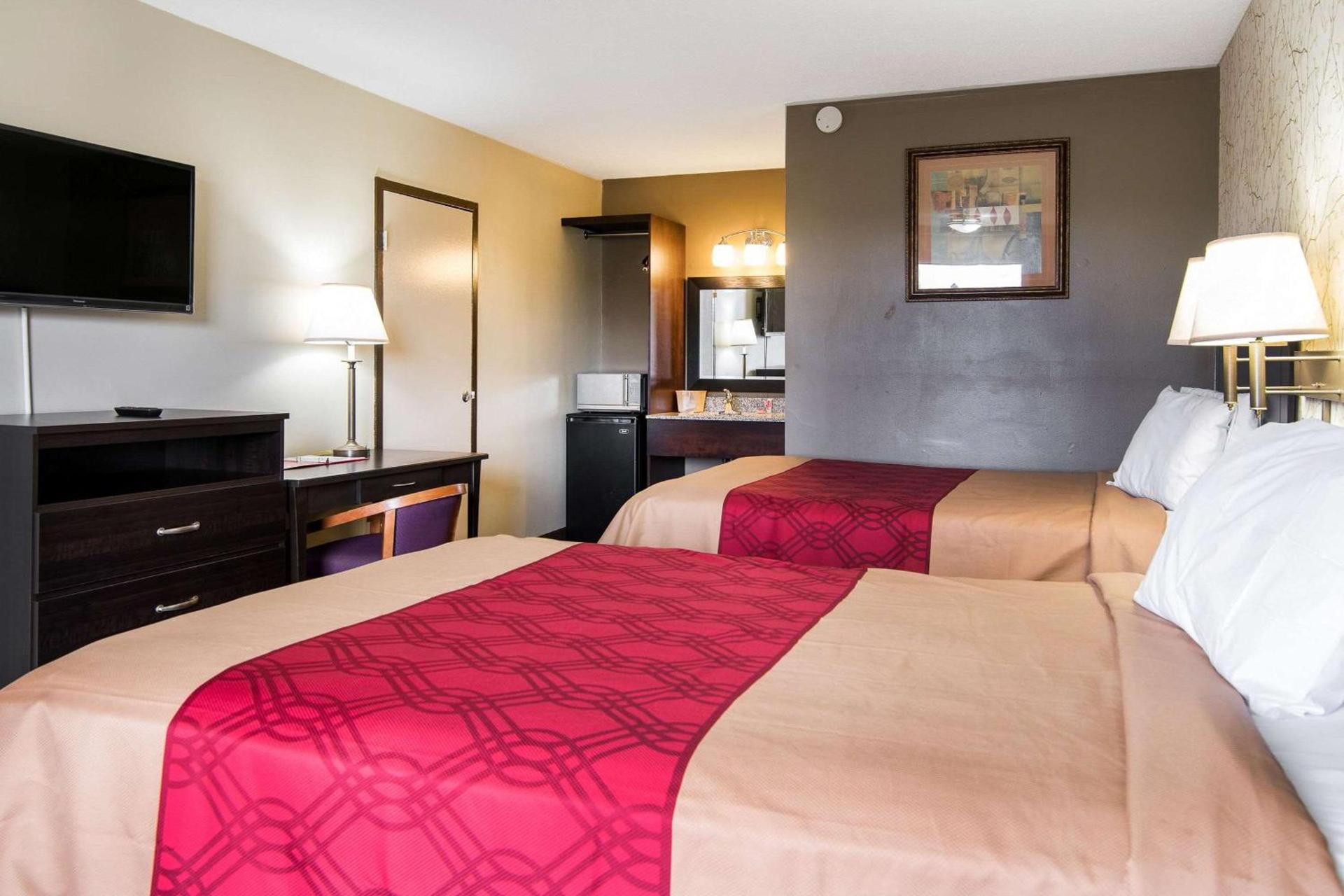 Econo Lodge Selma - Smithfield photo 7