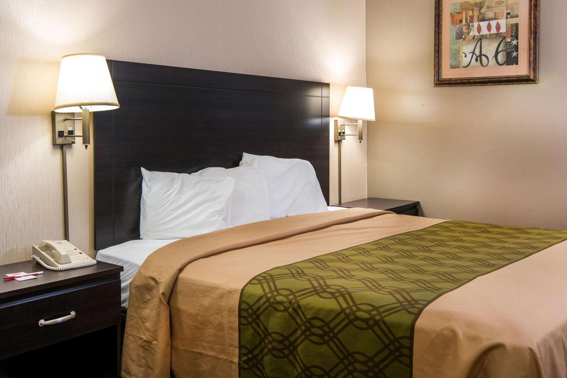 Econo Lodge Selma - Smithfield photo 8