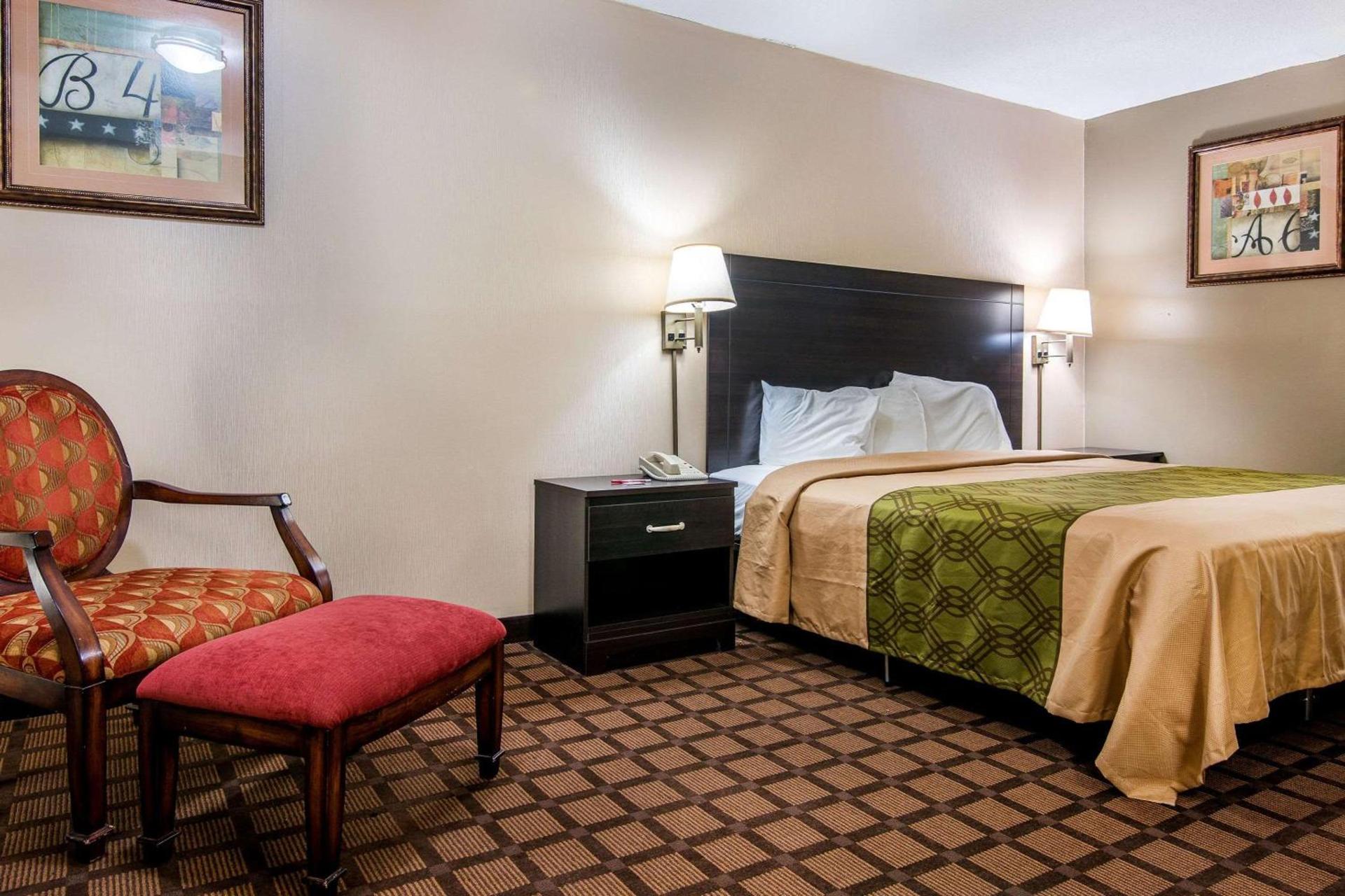 Econo Lodge Selma - Smithfield photo 9