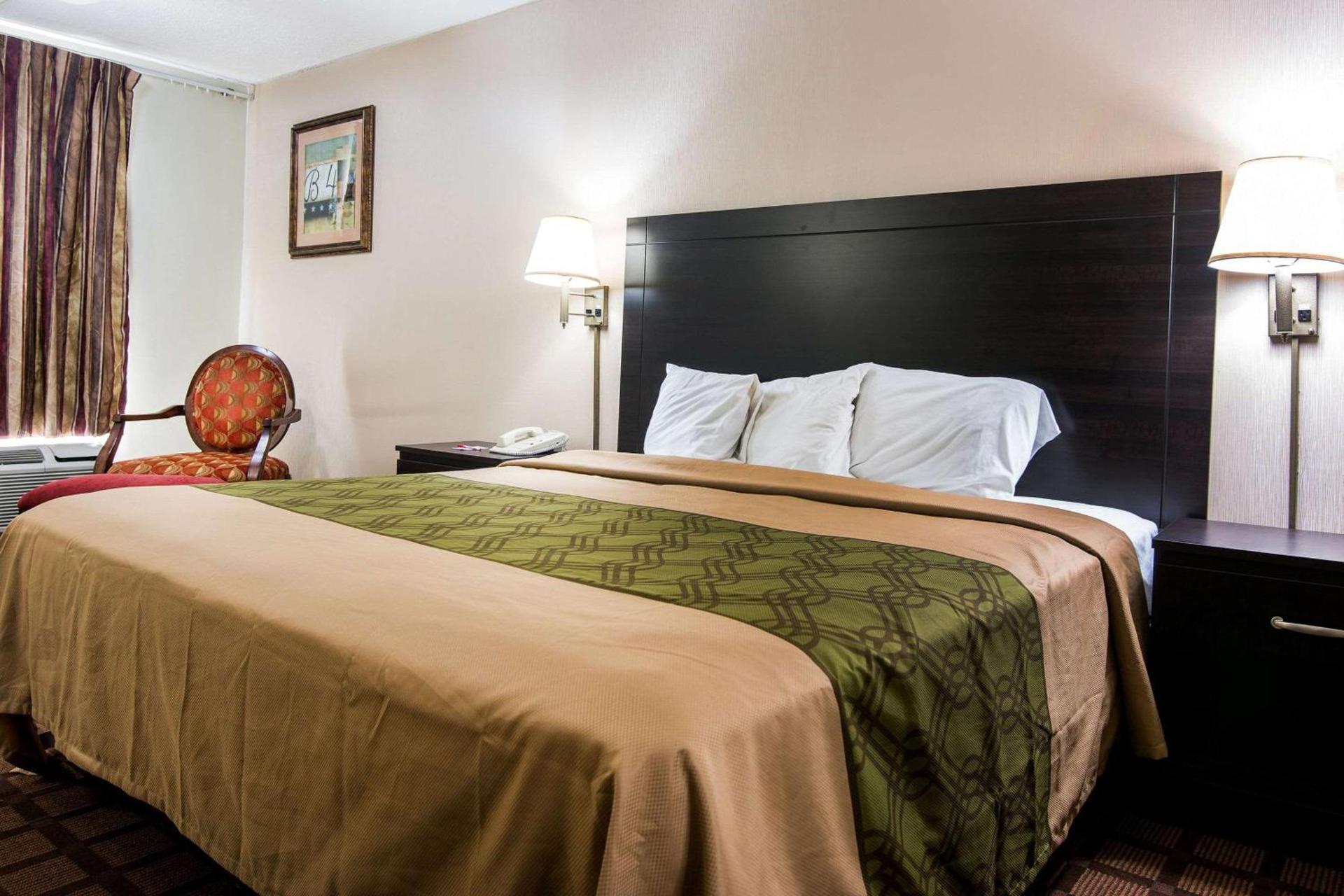 Econo Lodge Selma - Smithfield photo 10