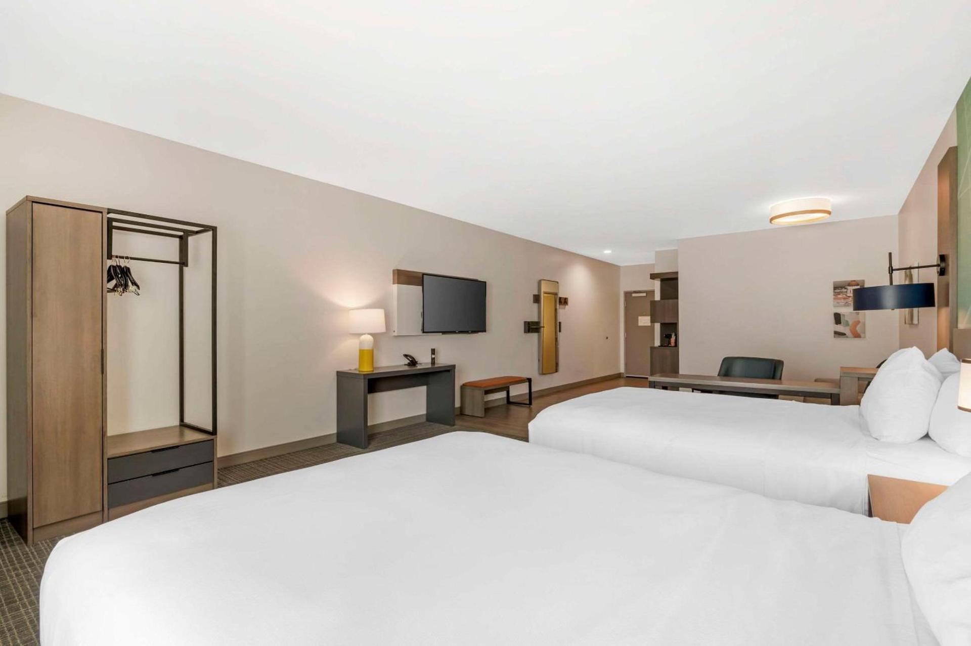 Comfort Suites Richmond East photo 22