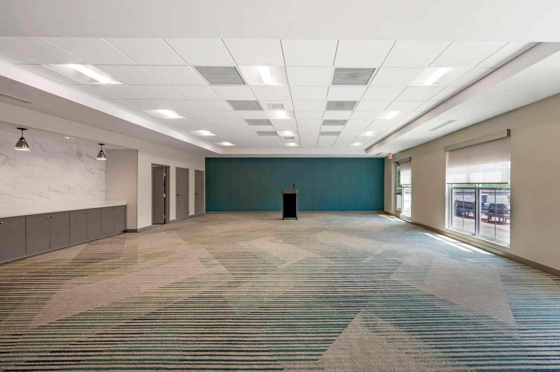 Comfort Suites Richmond East photo 28