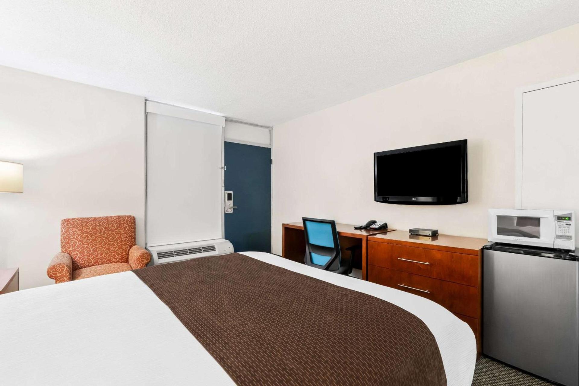 Rodeway Inn Dalton South photo 13