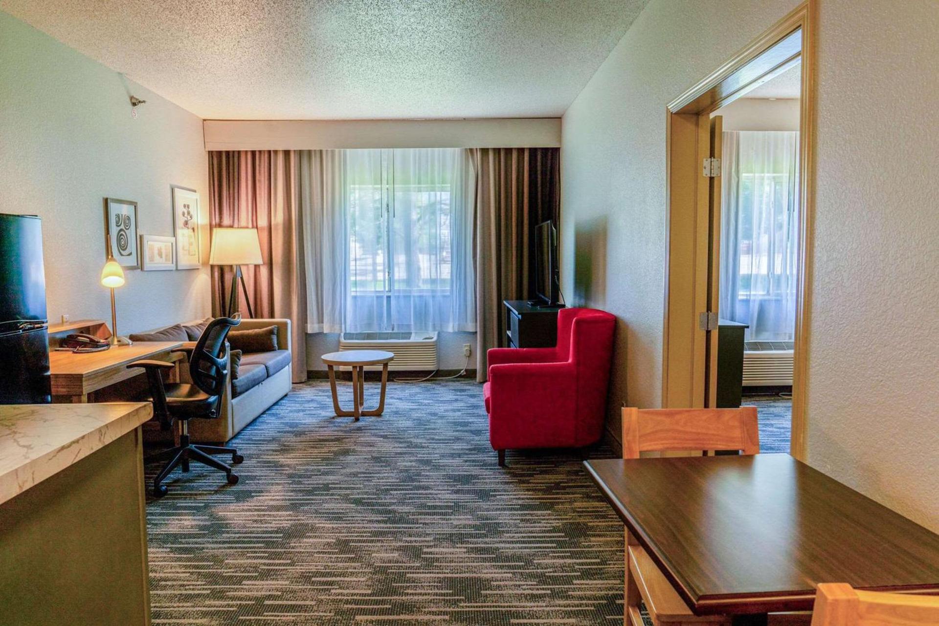Country Inn & Suites by Radisson, Brookings photo 11