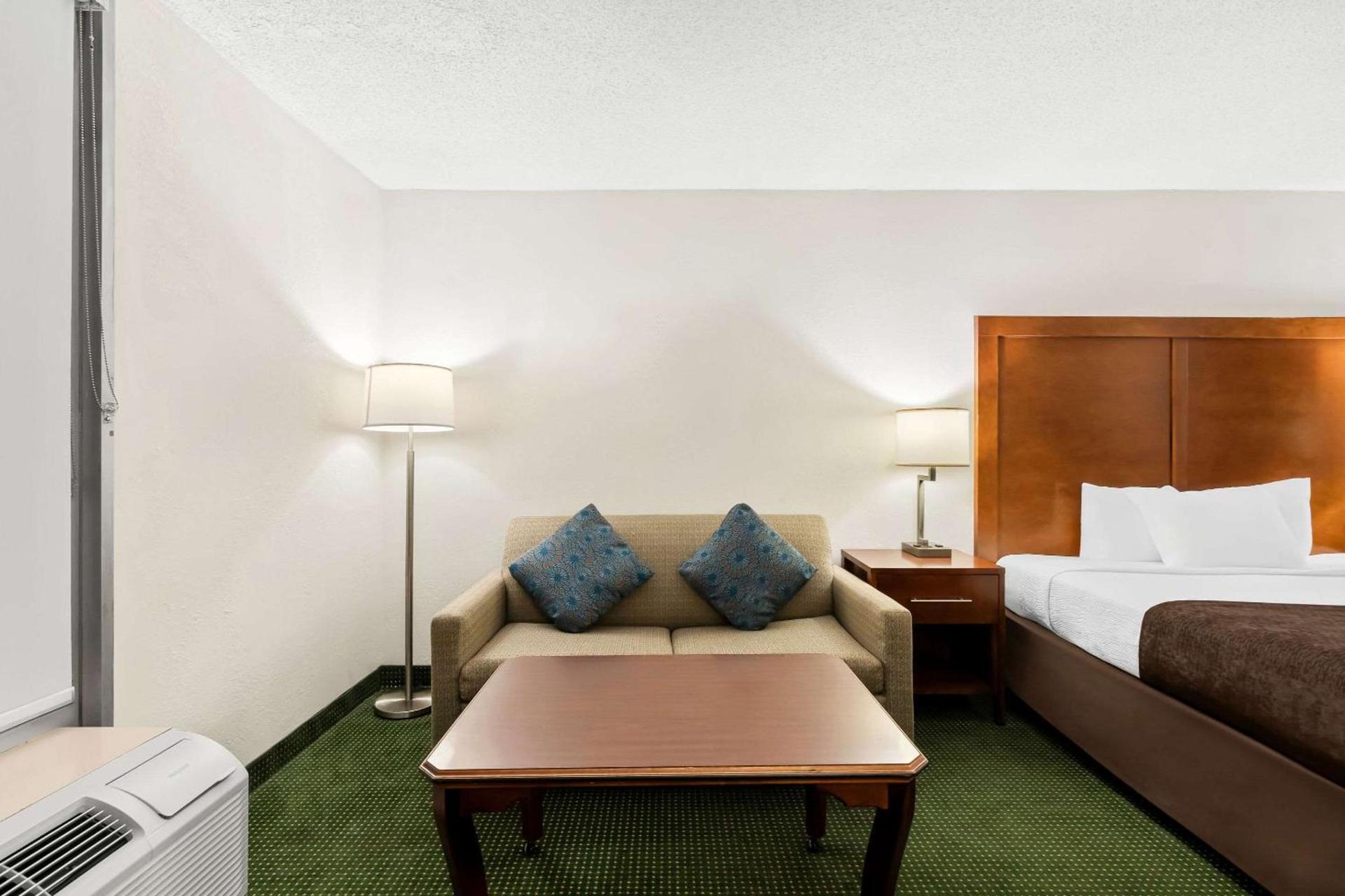 Rodeway Inn Dalton South photo 19