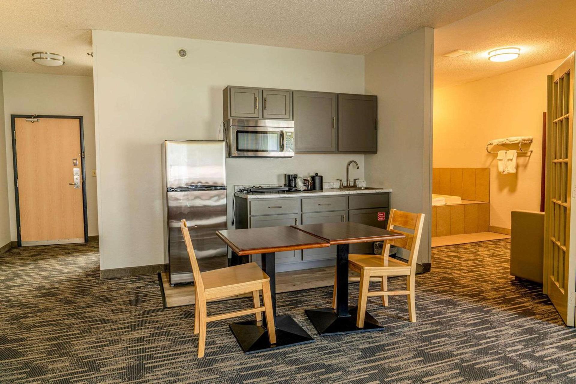 Country Inn & Suites by Radisson, Brookings photo 13