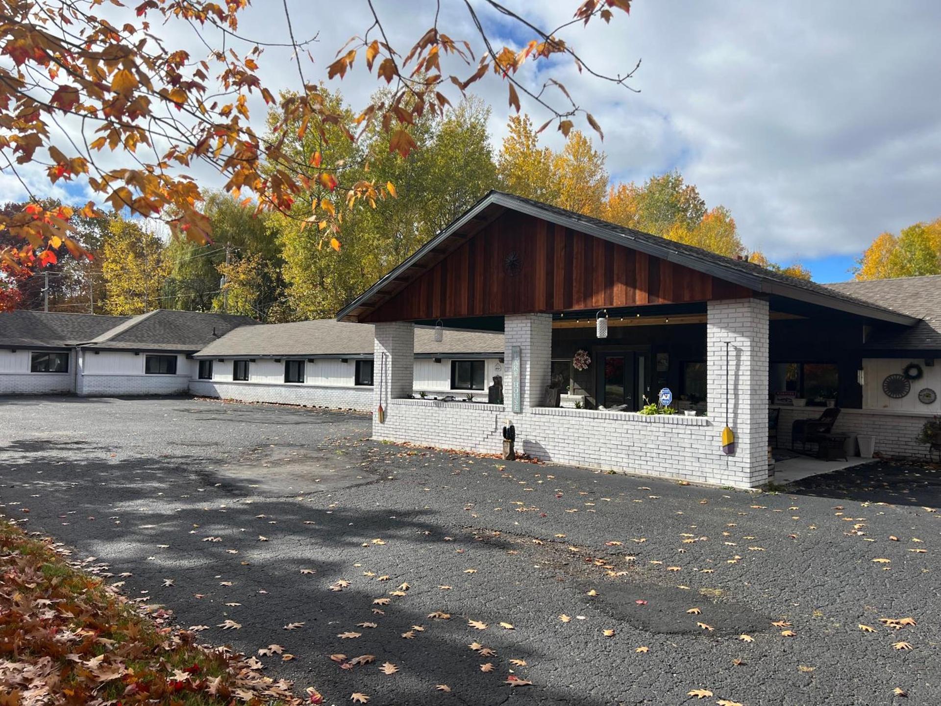 LakeHouse Inn — hotel in Houghton Lake