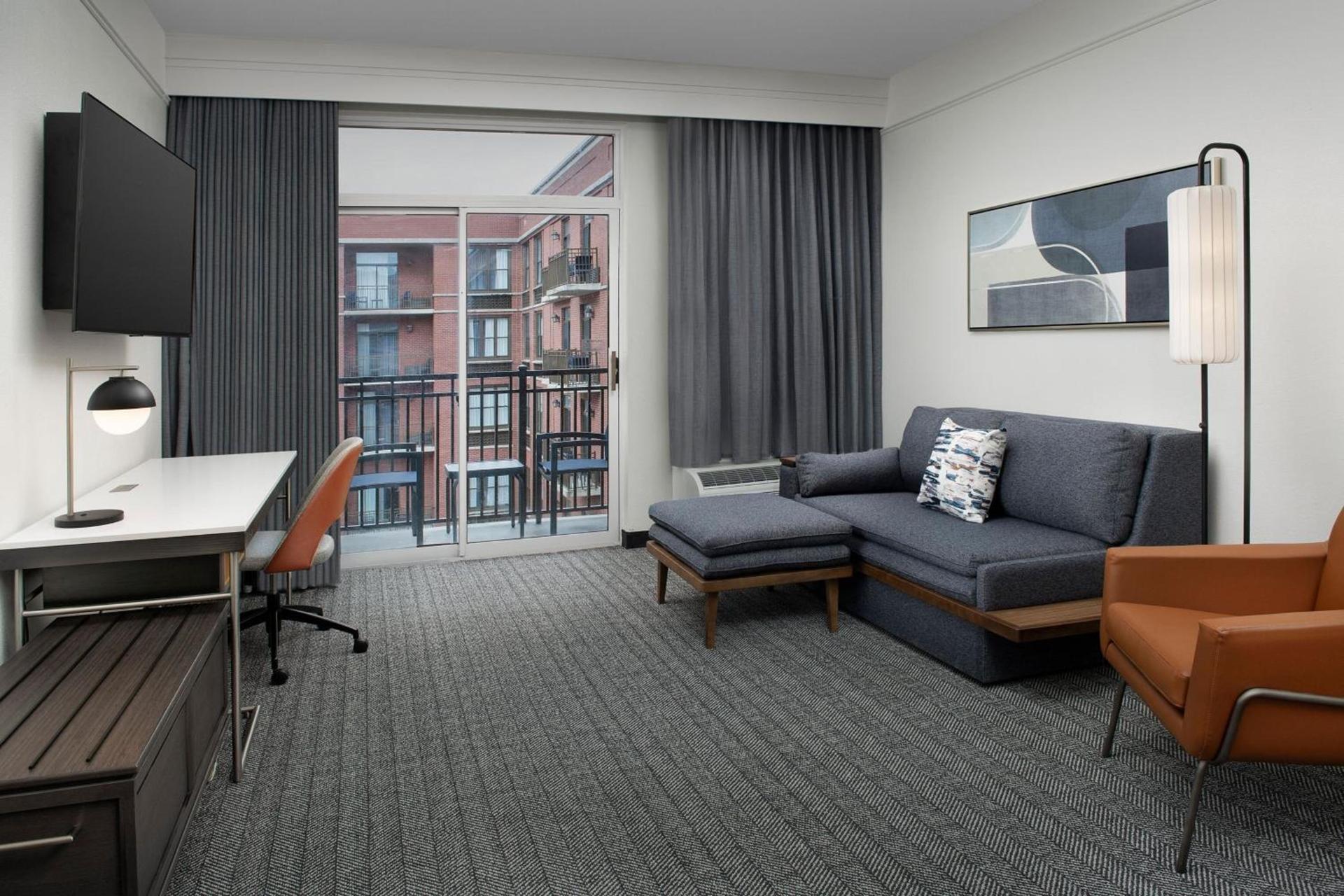 Courtyard by Marriott Savannah Downtown - Historic District photo 32