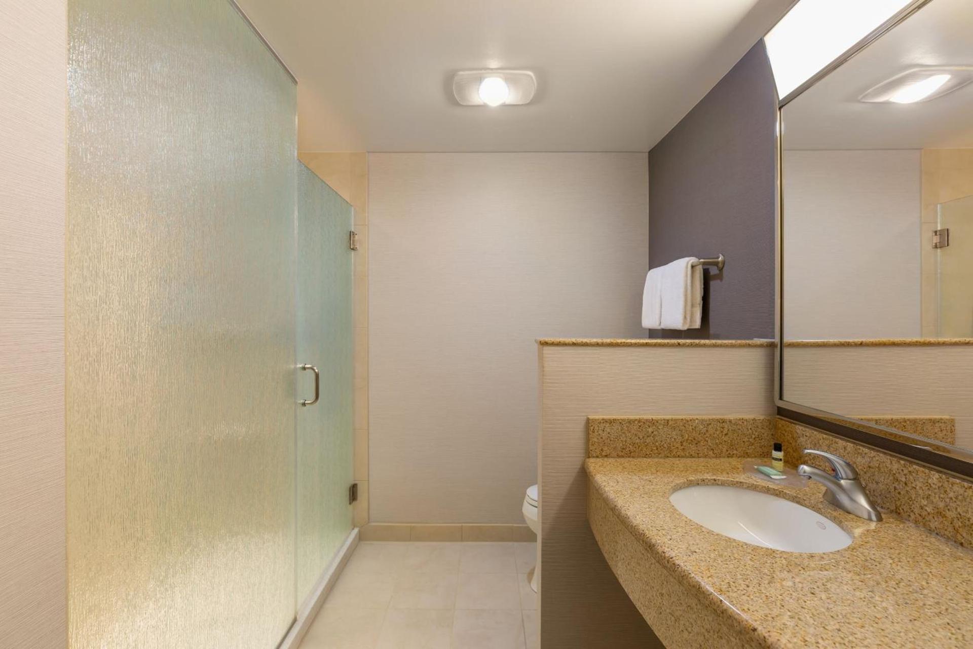 Courtyard by Marriott Madison West / Middleton photo 22