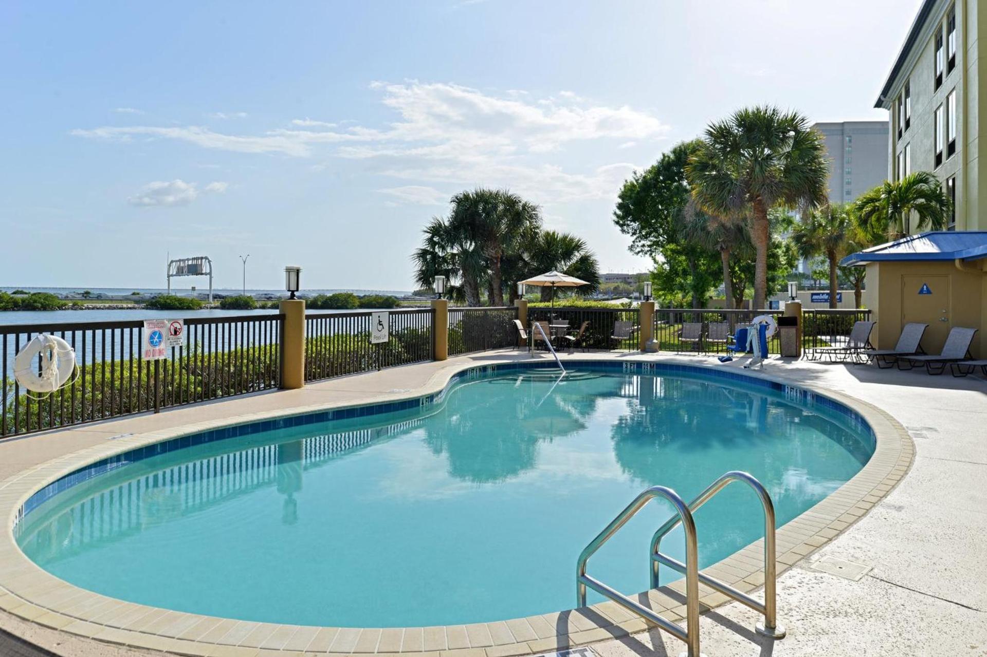 Holiday Inn Express Hotel & Suites Tampa-Rocky Point Island by IHG photo 17