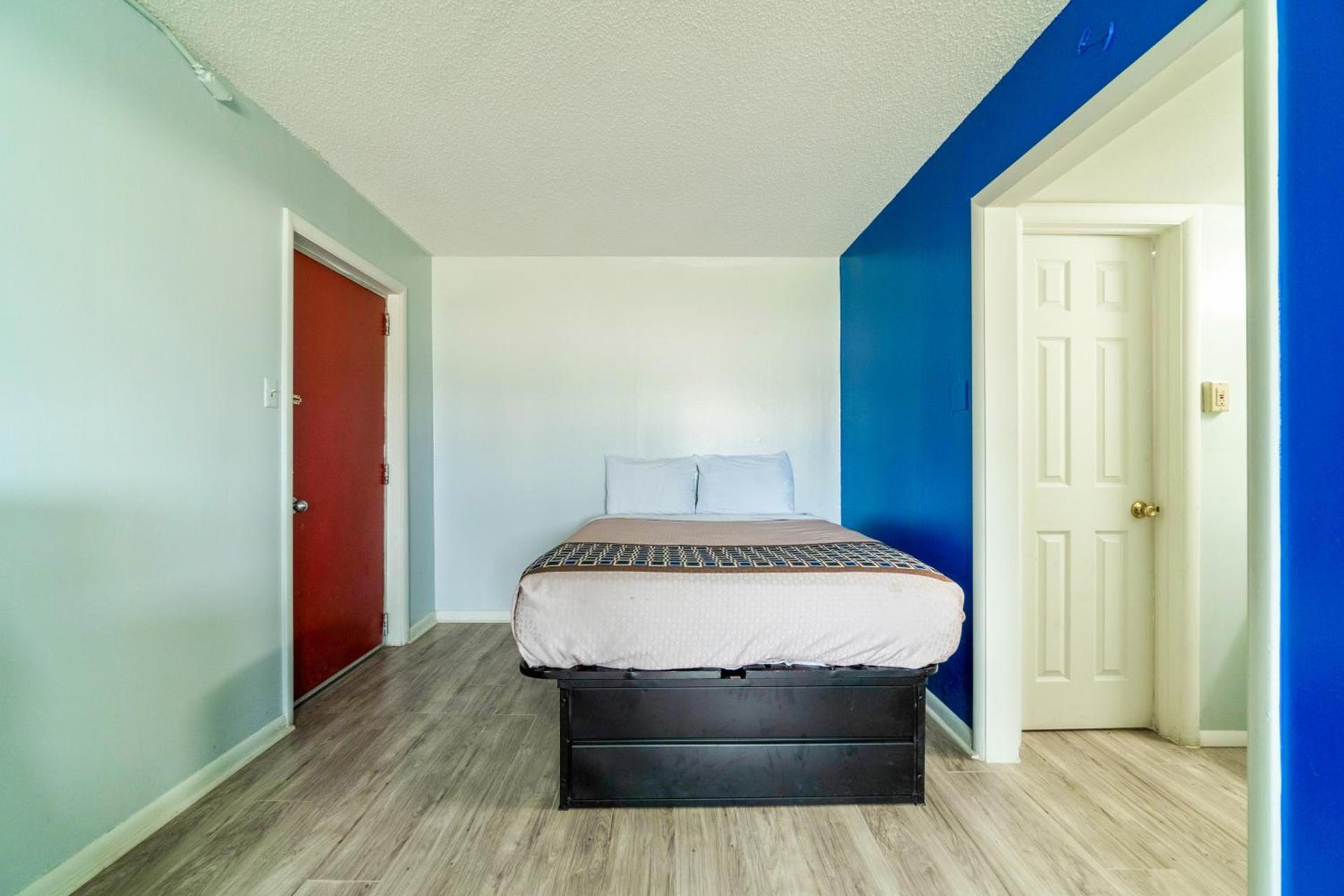 Lamplighter Inn By OYO Independence photo 43