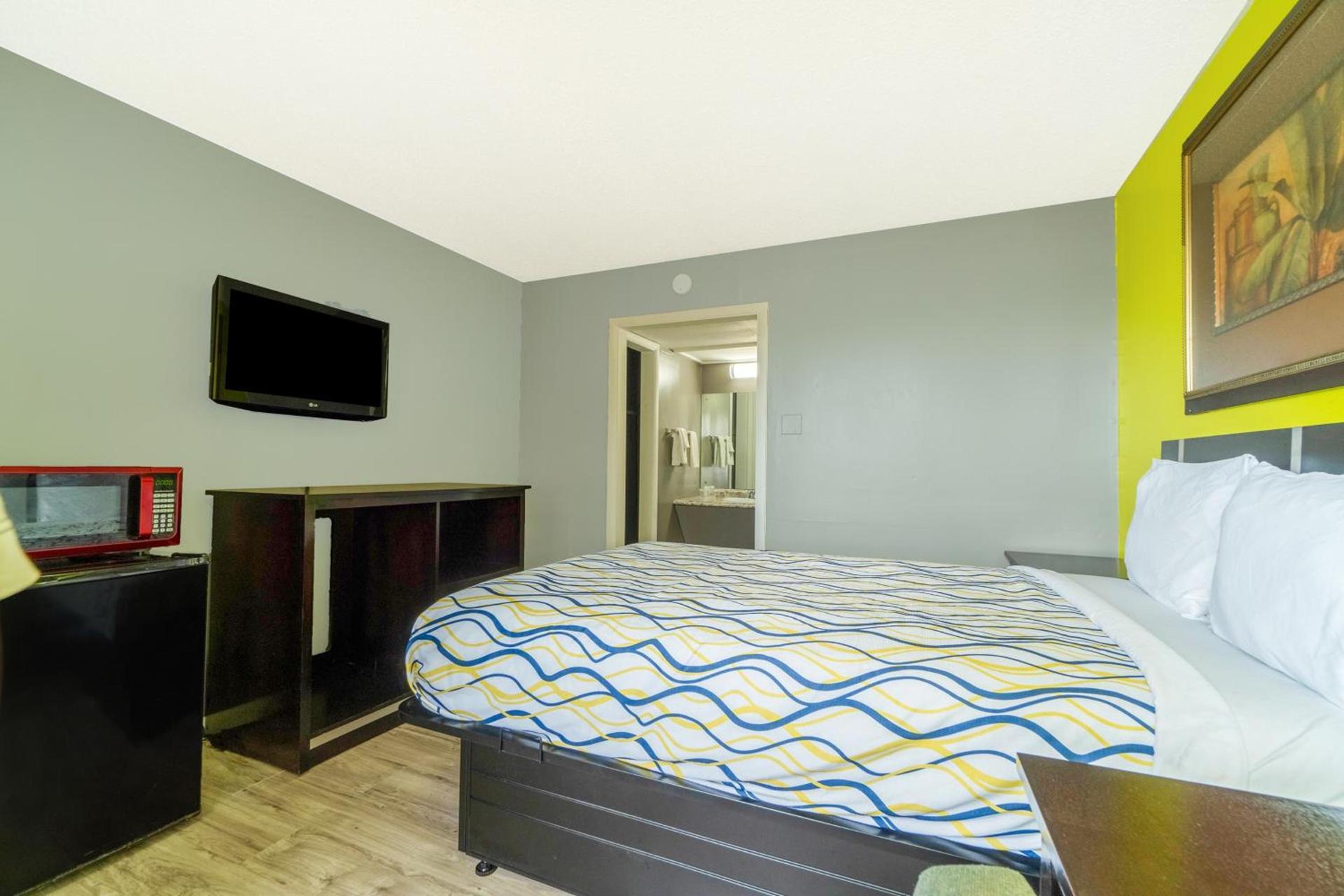 Lamplighter Inn By OYO Independence photo 61