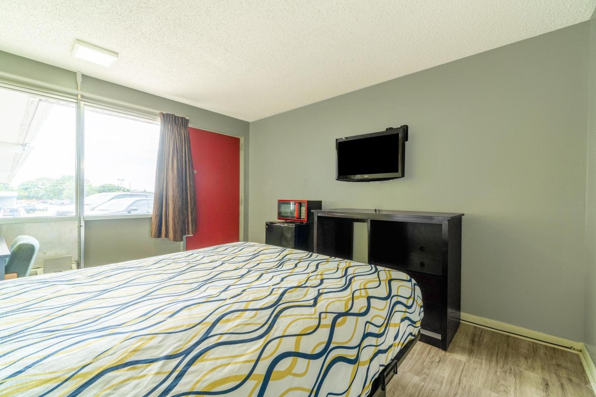 Lamplighter Inn By OYO Independence photo 64