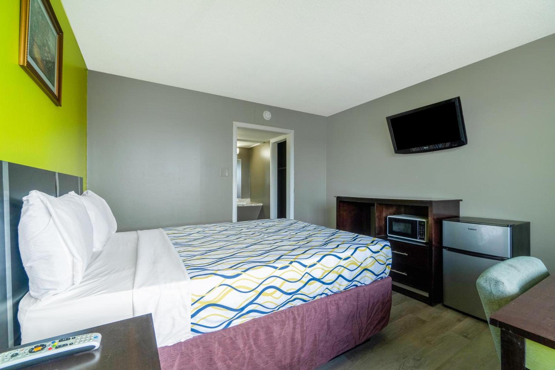 Lamplighter Inn By OYO Independence photo 70