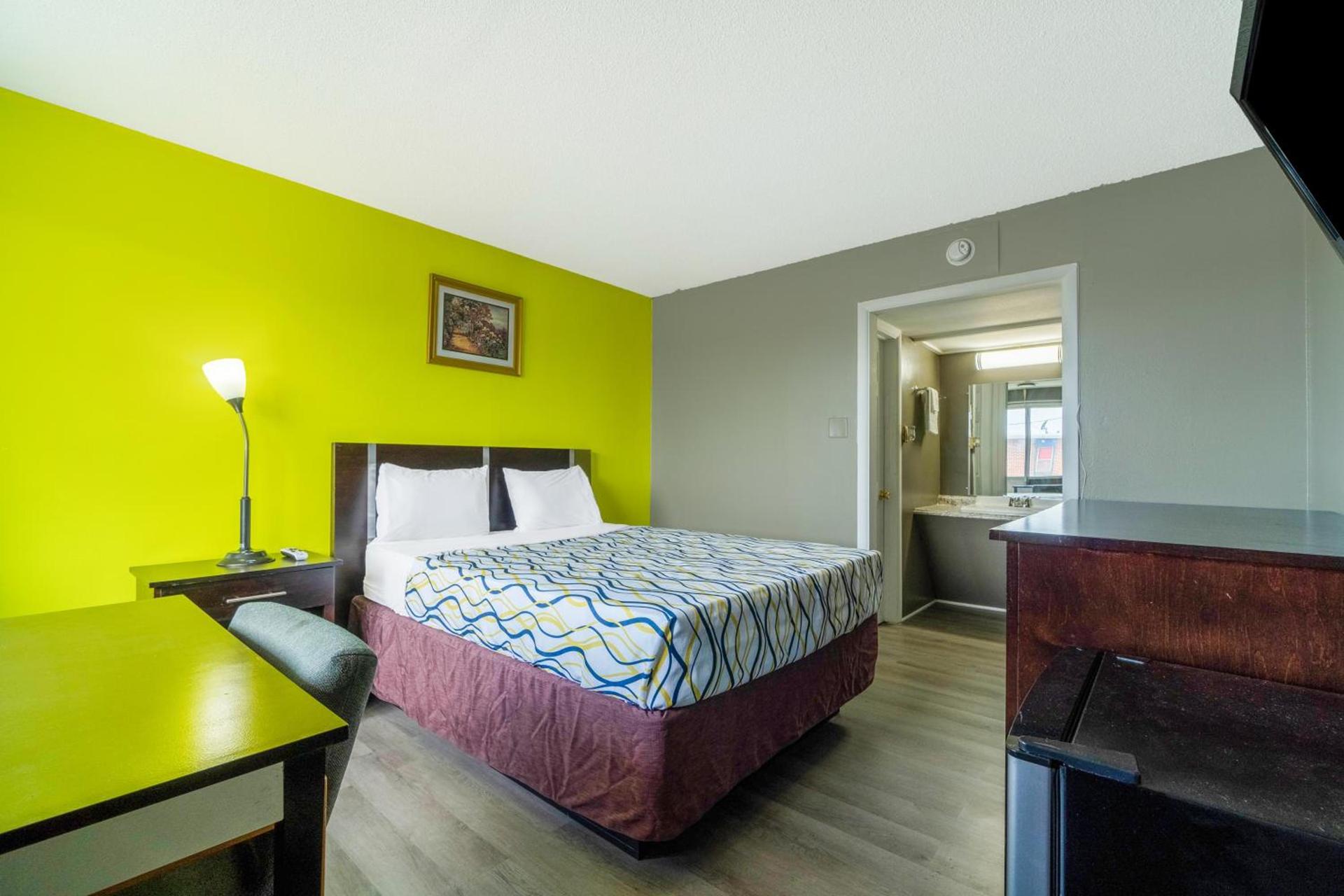 Lamplighter Inn By OYO Independence photo 69