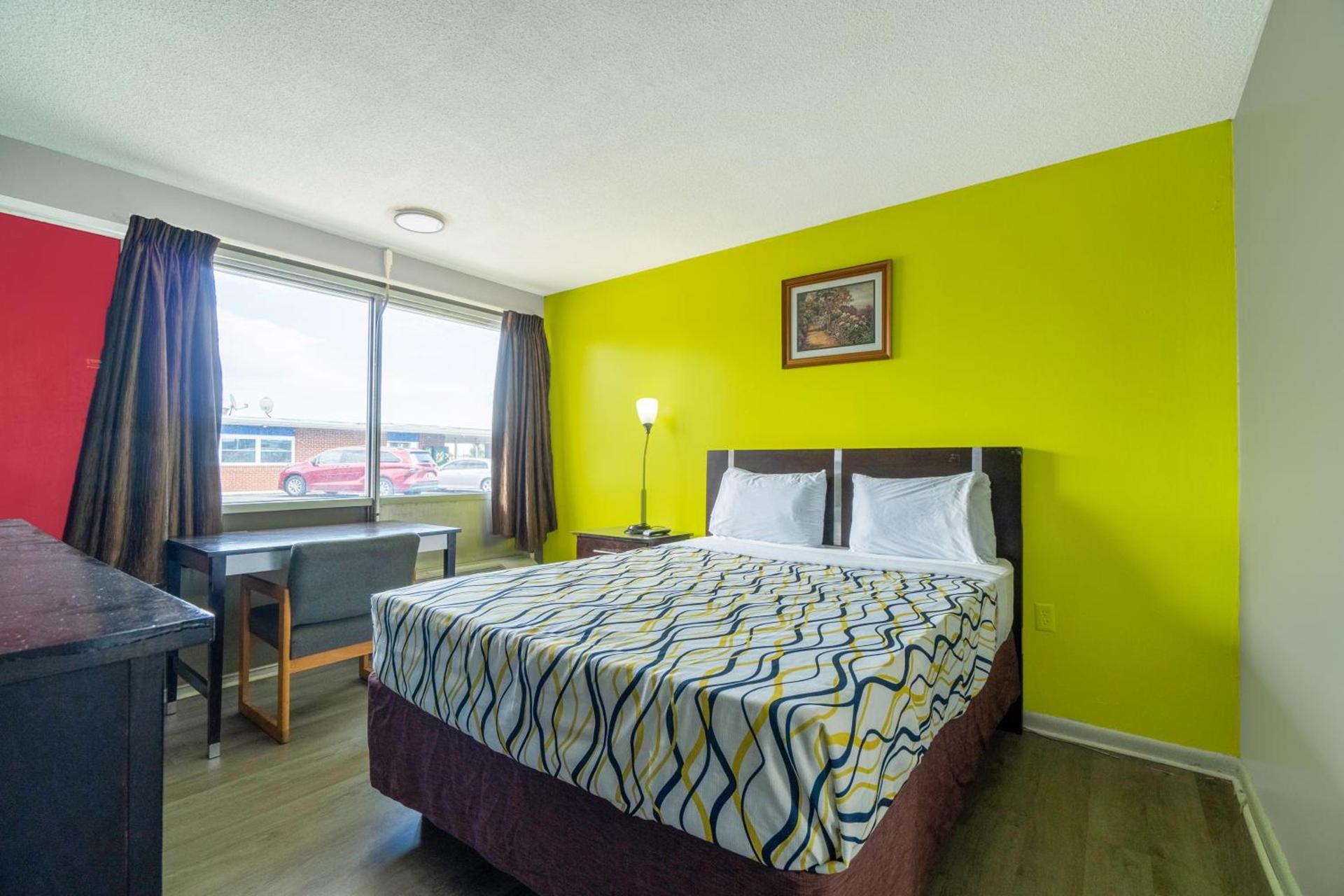 Lamplighter Inn By OYO Independence photo 65