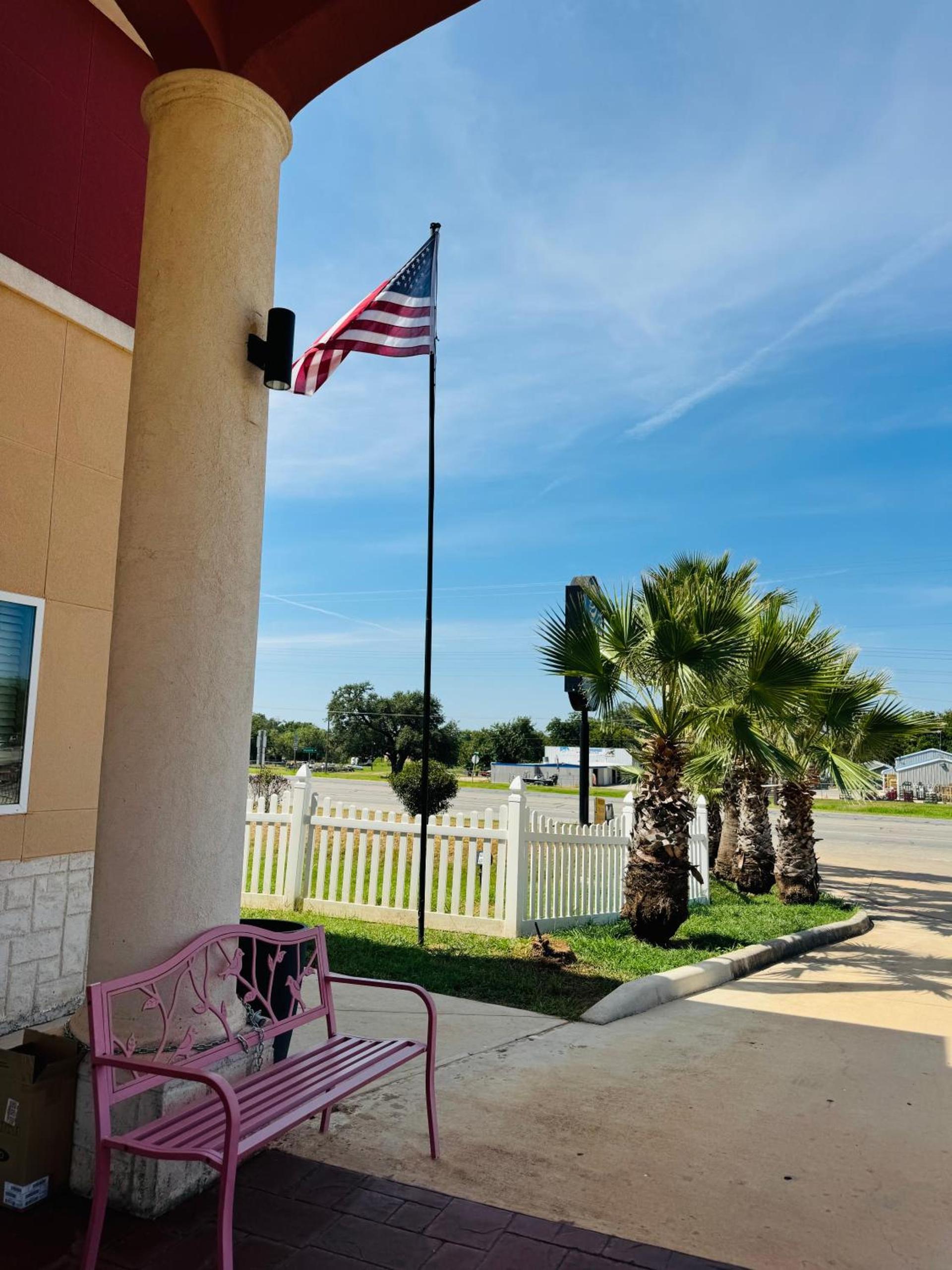 Executive Inn & Suites photo 40