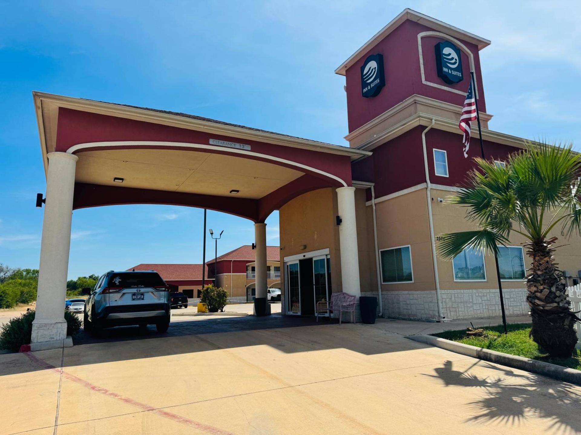 Executive Inn & Suites — hotel in Floresville