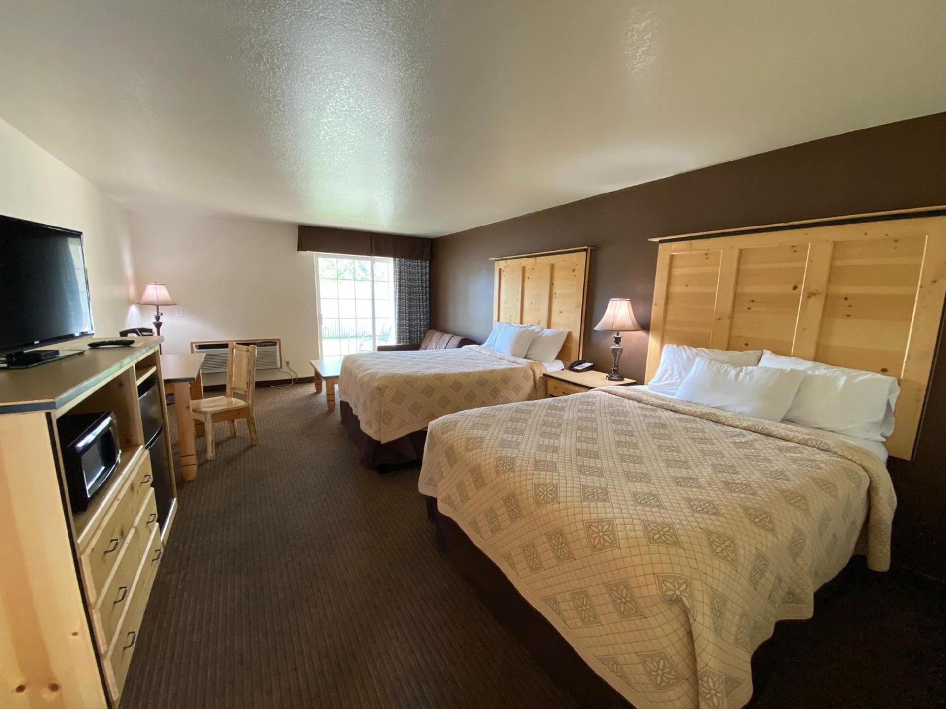 Sisters Inn & Suites photo 2