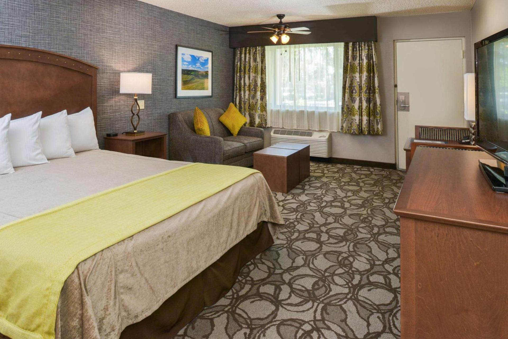 Best Western Plus Black Oak photo 12
