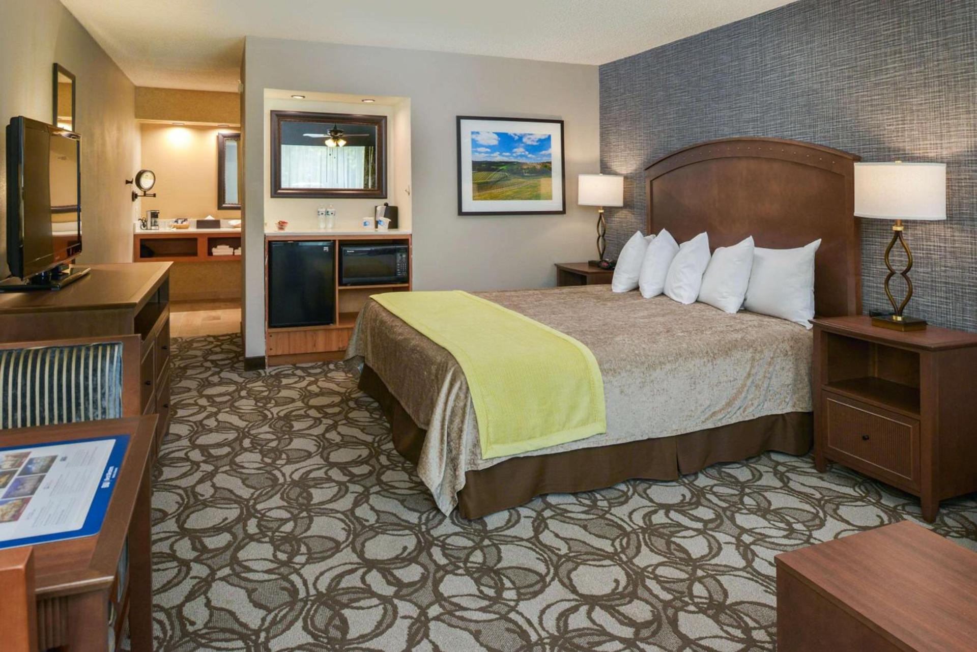 Best Western Plus Black Oak photo 11