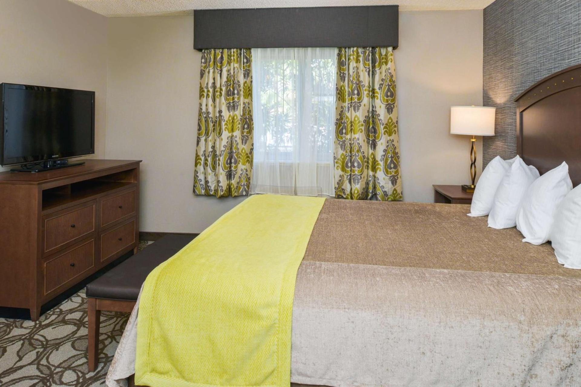 Best Western Plus Black Oak photo 14